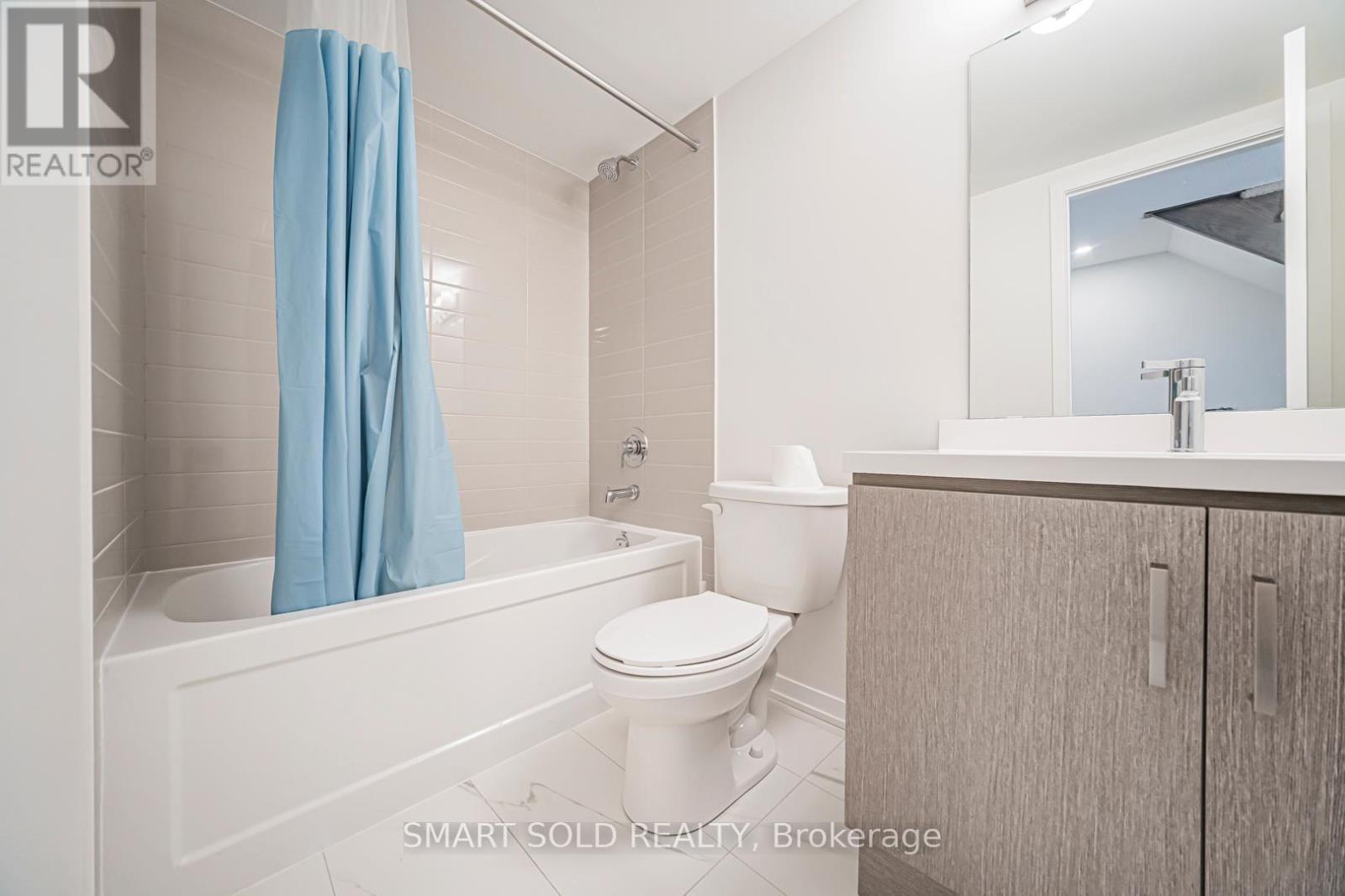 239 - 121 Honeycrisp Crescent, Vaughan, ON - Indoor Photo Showing Bathroom