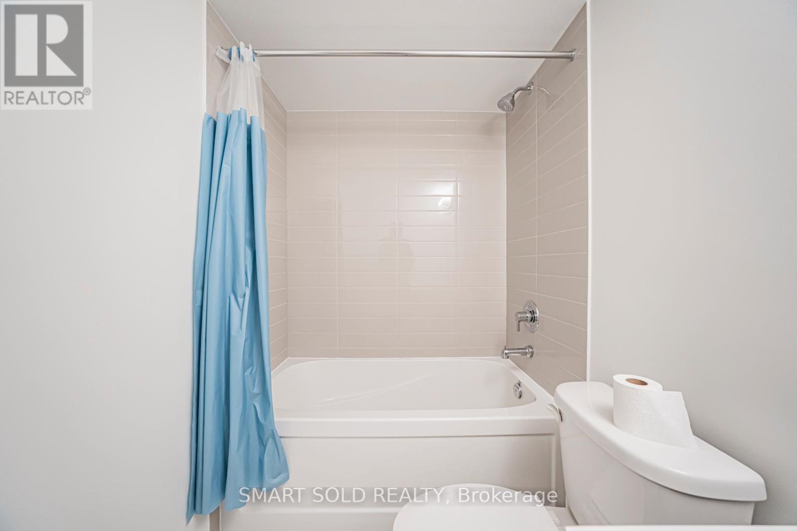 239 - 121 Honeycrisp Crescent, Vaughan, ON - Indoor Photo Showing Bathroom