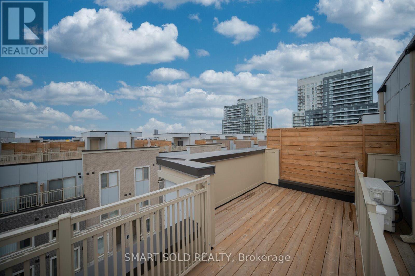 239 - 121 Honeycrisp Crescent, Vaughan, ON - Outdoor