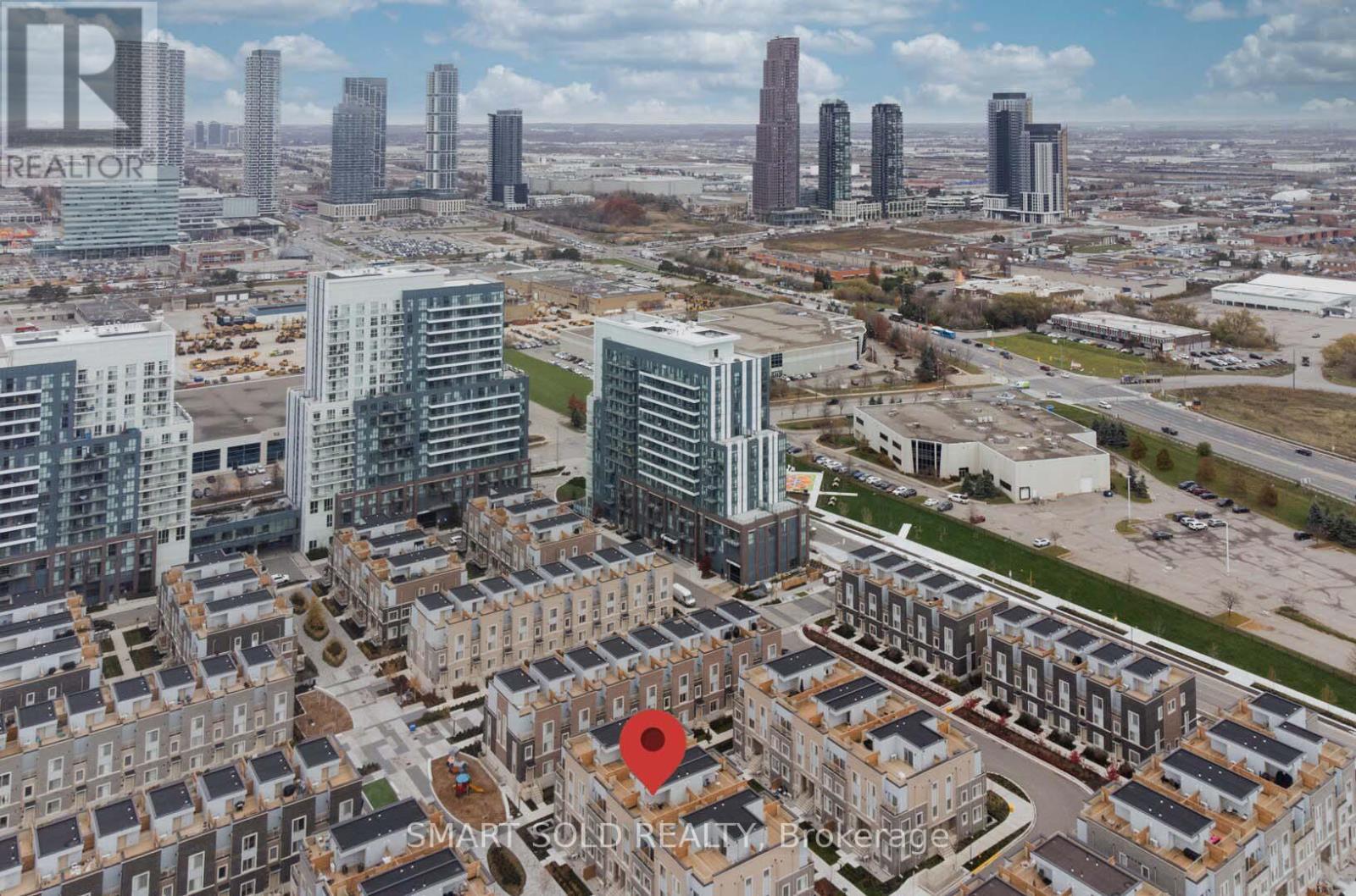 239 - 121 Honeycrisp Crescent, Vaughan, ON - Outdoor With View