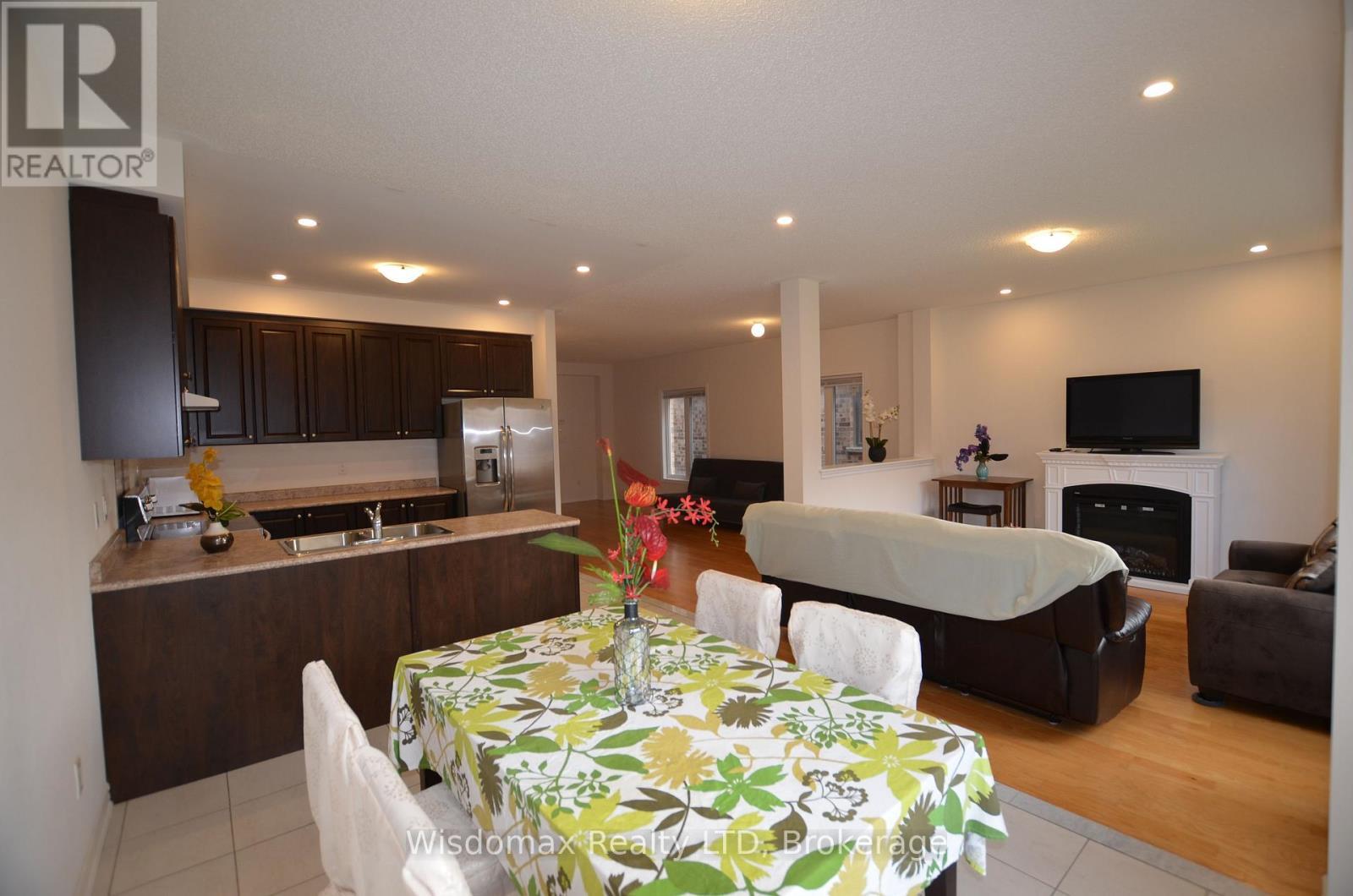 29 Palace Street, Thorold (Thorold Downtown), ON - Indoor Photo Showing Dining Room