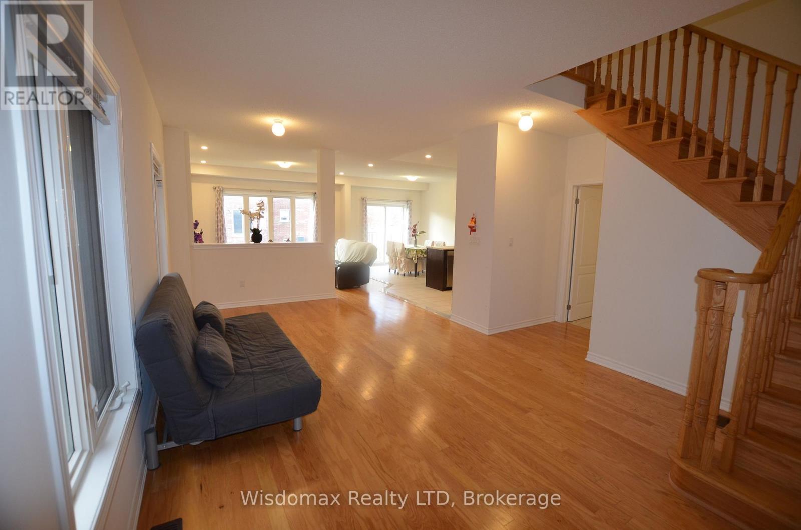 29 Palace Street, Thorold (Thorold Downtown), ON - Indoor Photo Showing Other Room