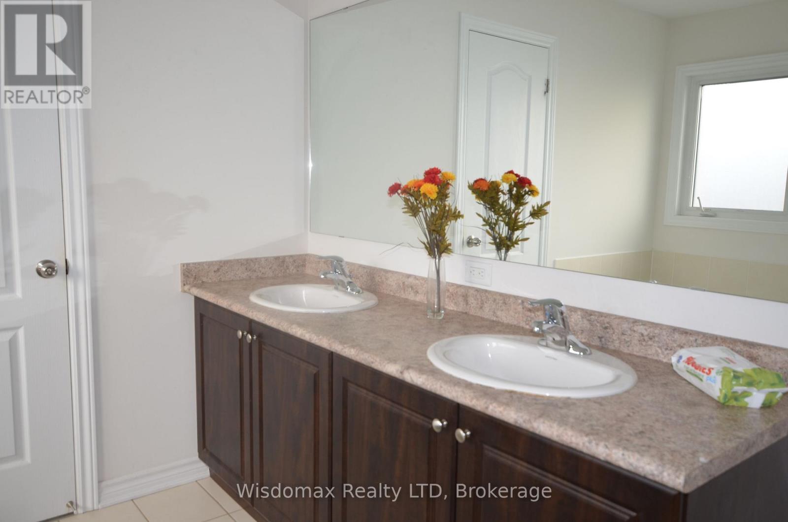 29 Palace Street, Thorold (Thorold Downtown), ON - Indoor Photo Showing Bathroom
