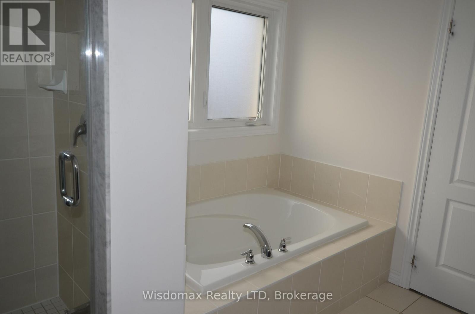 29 Palace Street, Thorold (Thorold Downtown), ON - Indoor Photo Showing Bathroom