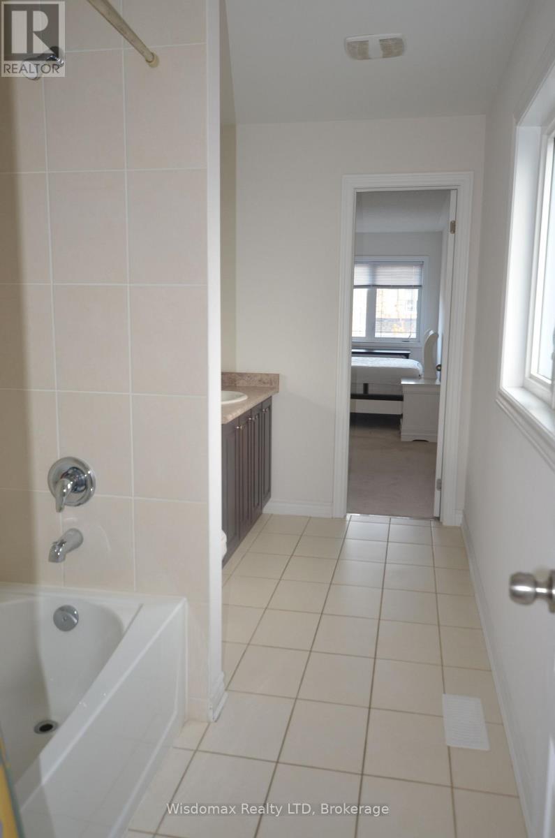 29 Palace Street, Thorold (Thorold Downtown), ON - Indoor Photo Showing Bathroom