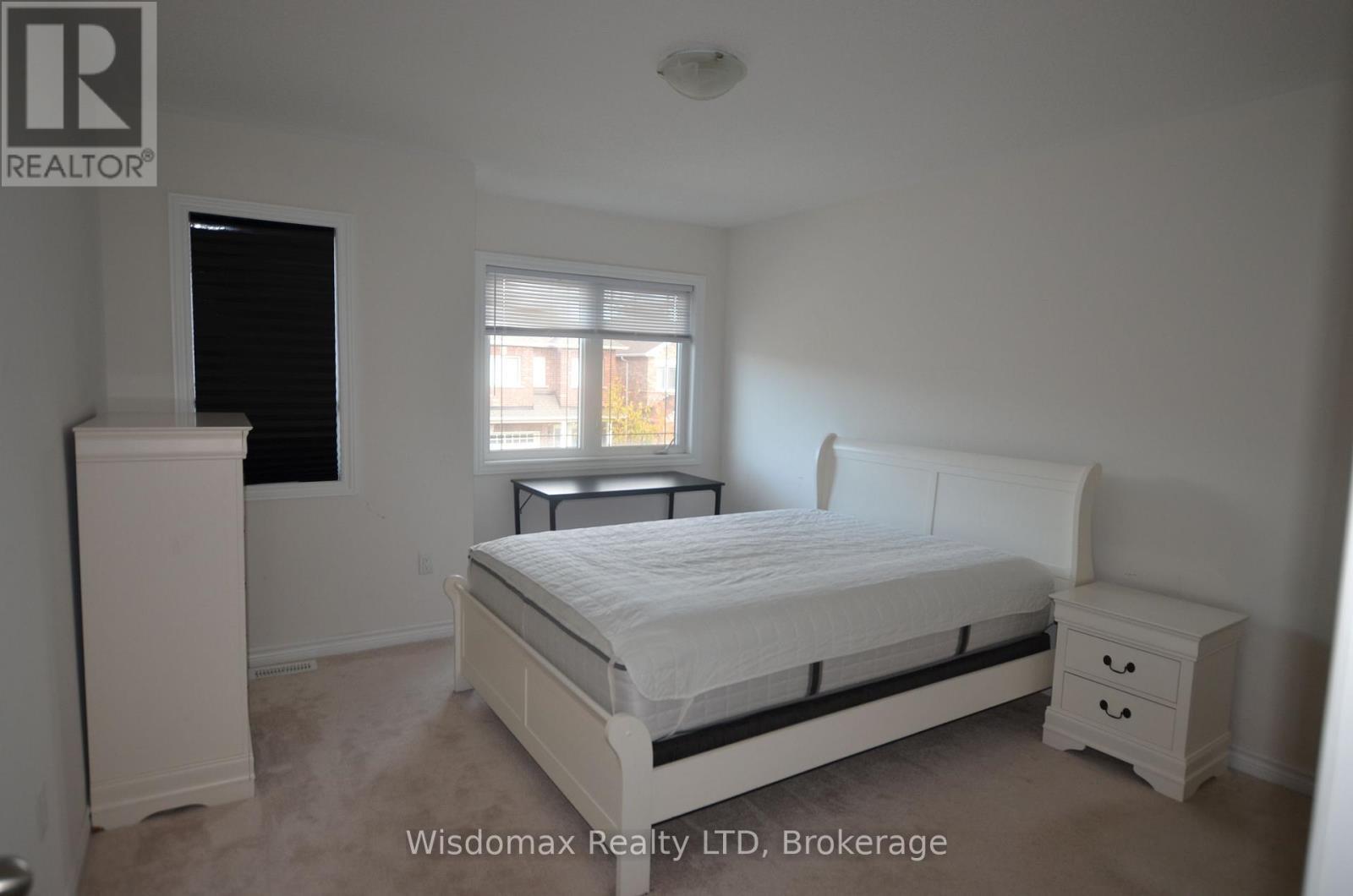 29 Palace Street, Thorold (Thorold Downtown), ON - Indoor Photo Showing Bedroom