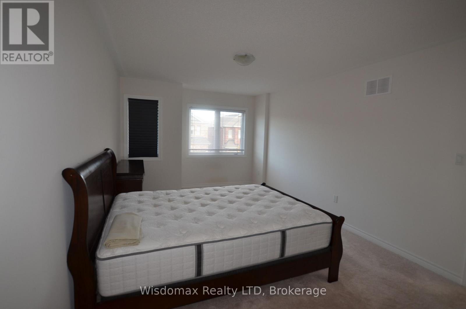 29 Palace Street, Thorold (Thorold Downtown), ON - Indoor Photo Showing Bedroom