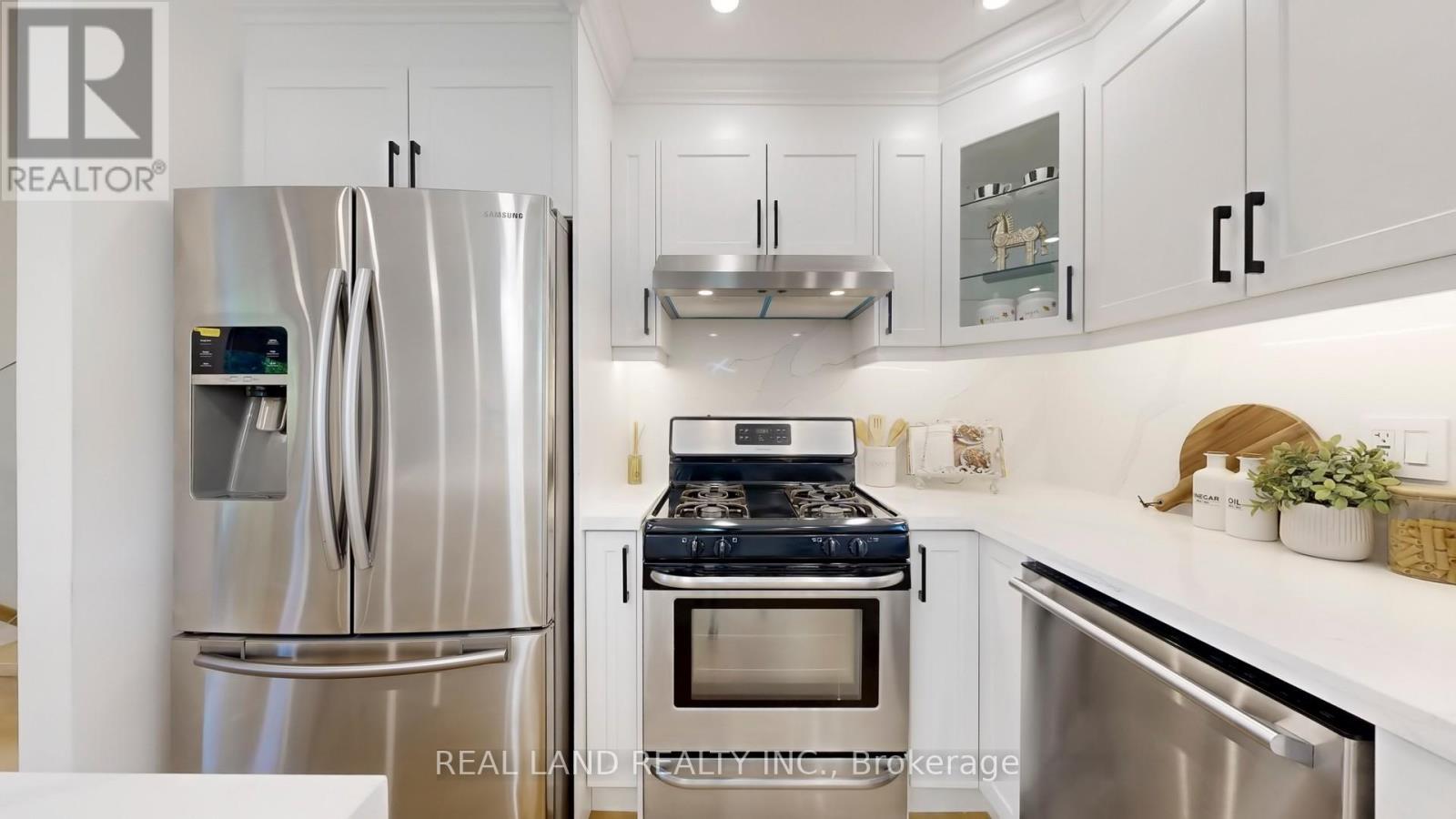 38 Cresthaven Drive, Toronto, ON - Indoor Photo Showing Kitchen With Upgraded Kitchen