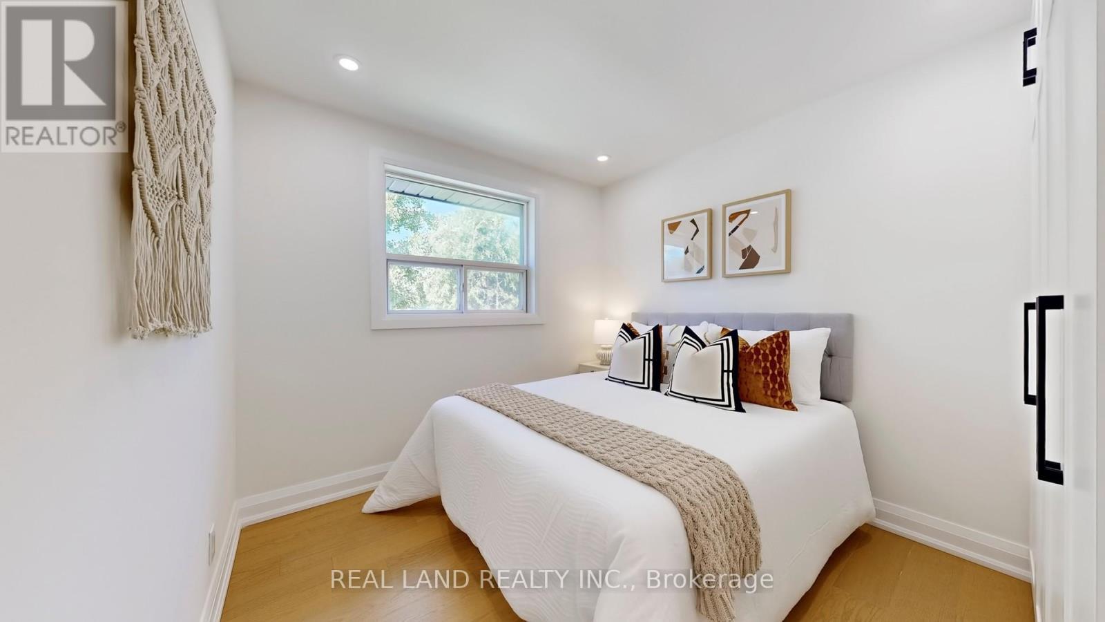 38 Cresthaven Drive, Toronto, ON - Indoor Photo Showing Bedroom
