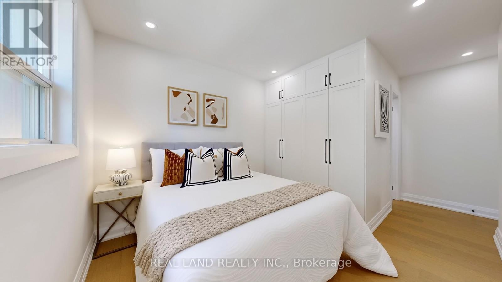 38 Cresthaven Drive, Toronto, ON - Indoor Photo Showing Bedroom