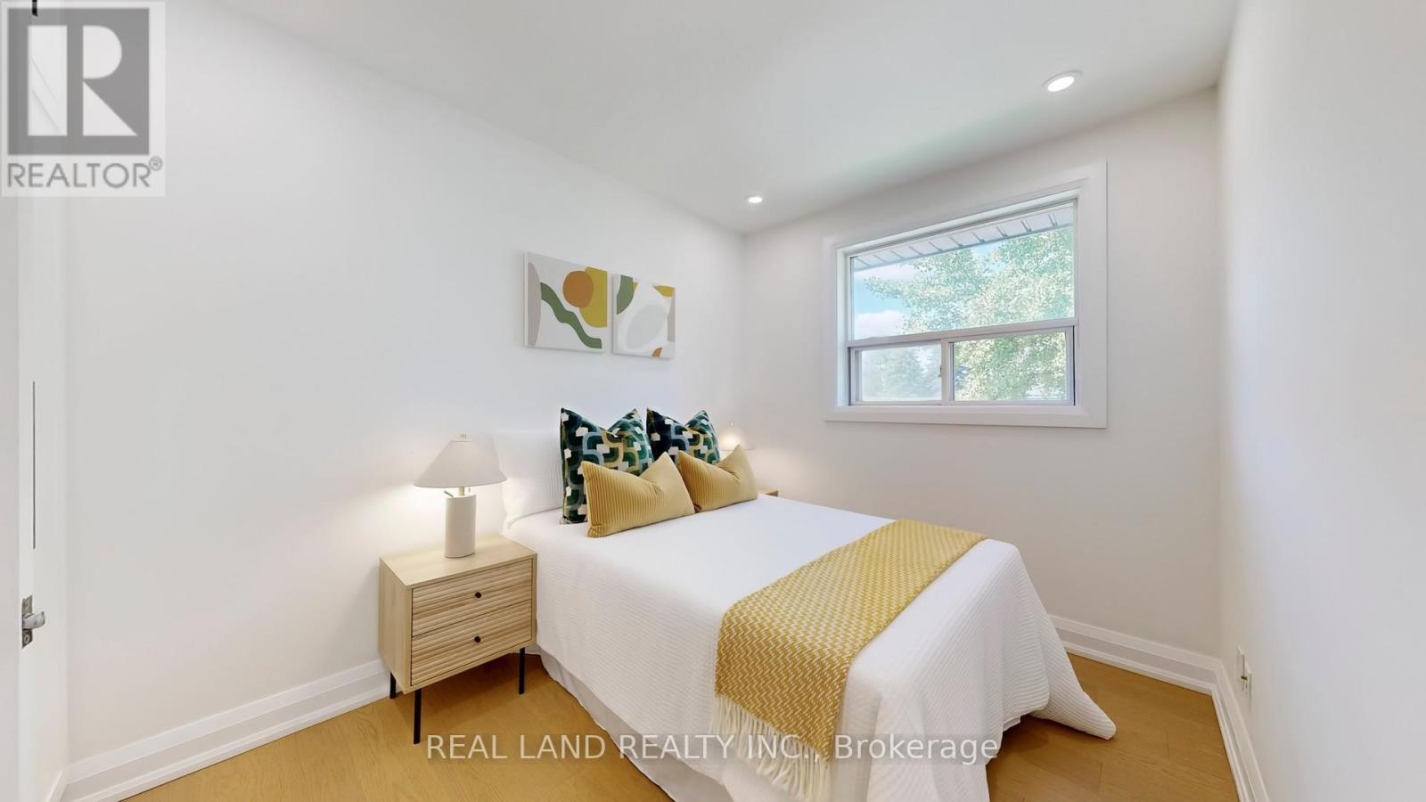 38 Cresthaven Drive, Toronto, ON - Indoor Photo Showing Bedroom