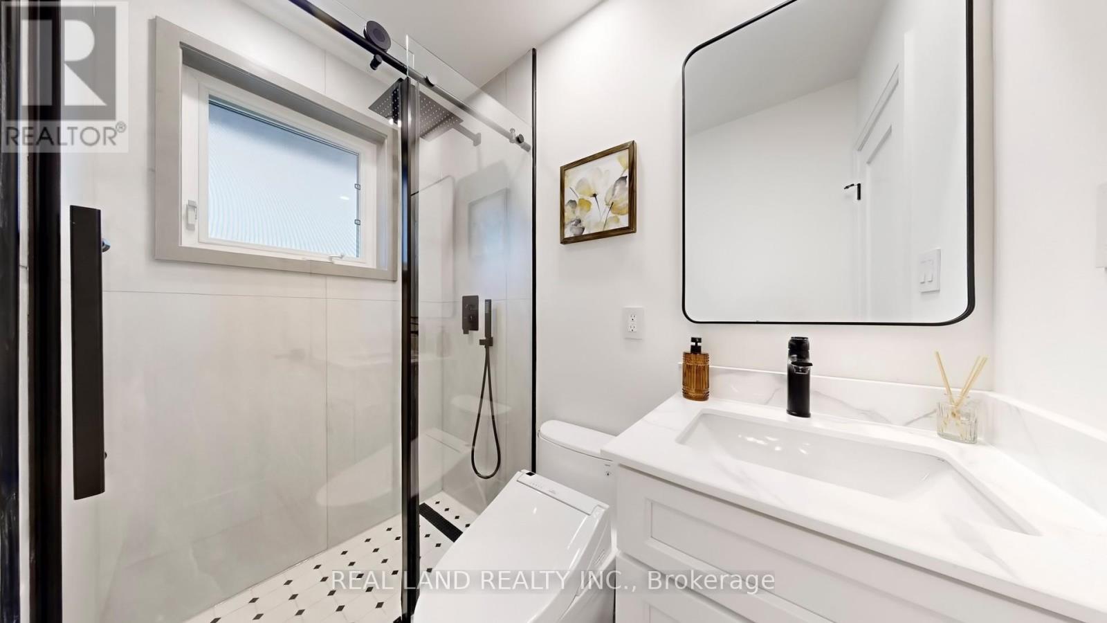 38 Cresthaven Drive, Toronto, ON - Indoor Photo Showing Bathroom