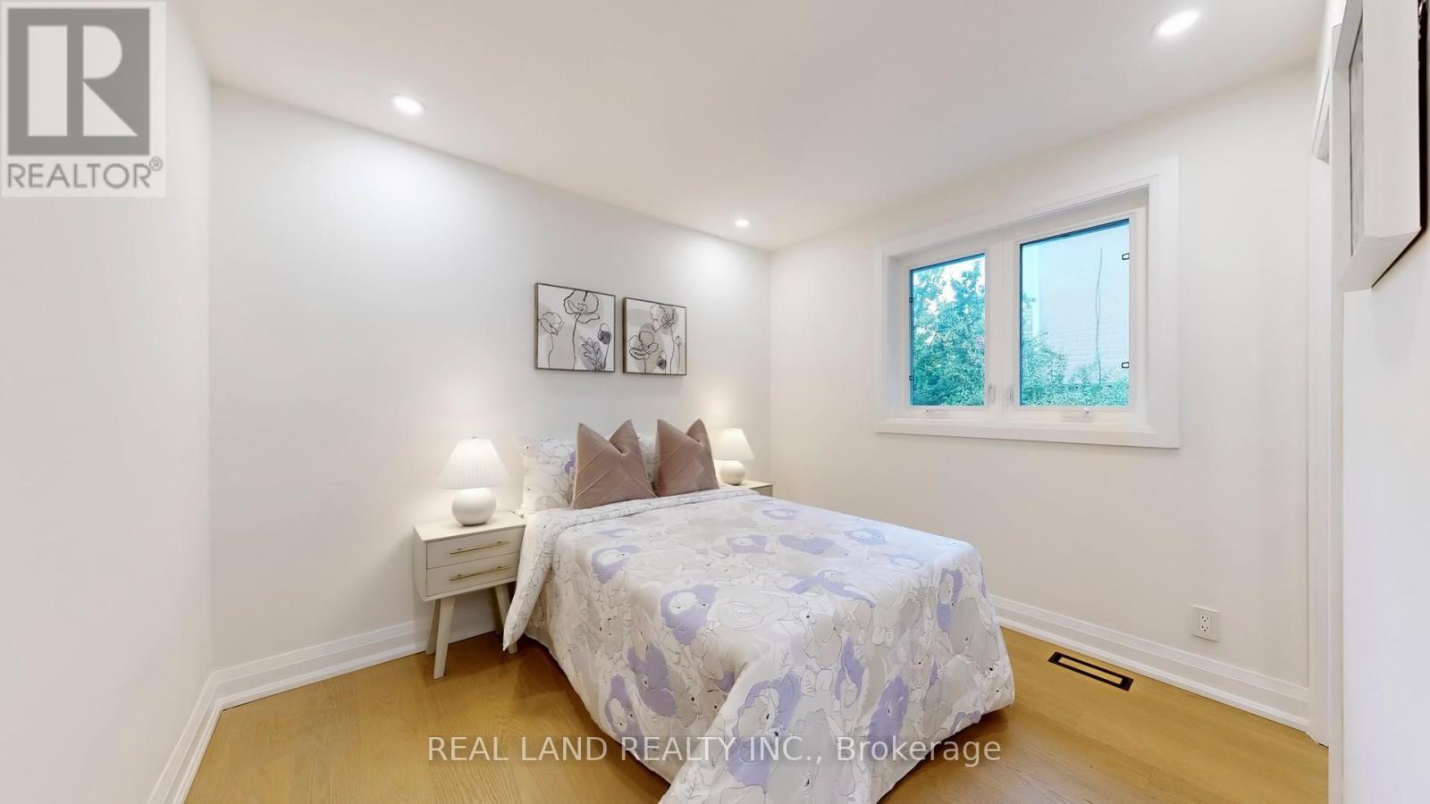 38 Cresthaven Drive, Toronto, ON - Indoor Photo Showing Bedroom