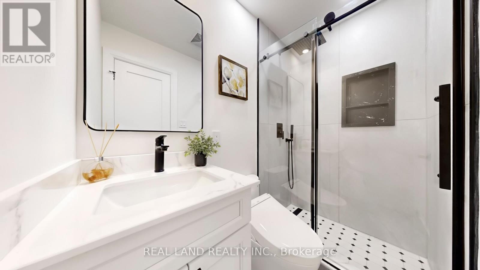 38 Cresthaven Drive, Toronto, ON - Indoor Photo Showing Bathroom