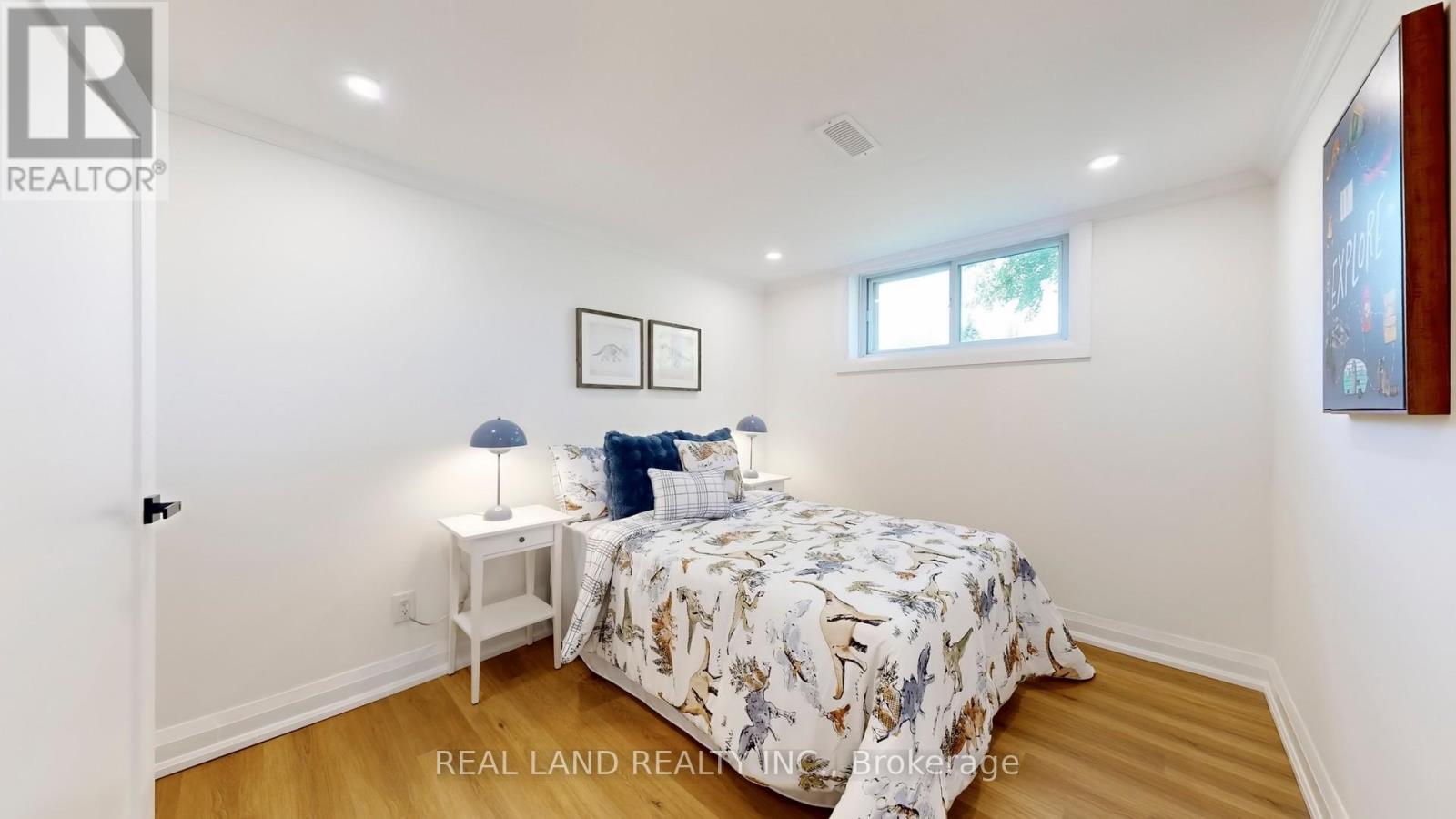 38 Cresthaven Drive, Toronto, ON - Indoor Photo Showing Bedroom