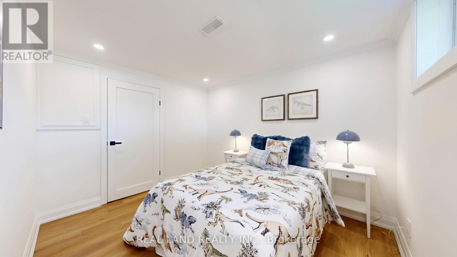 38 Cresthaven Drive, Toronto, ON - Indoor Photo Showing Bedroom