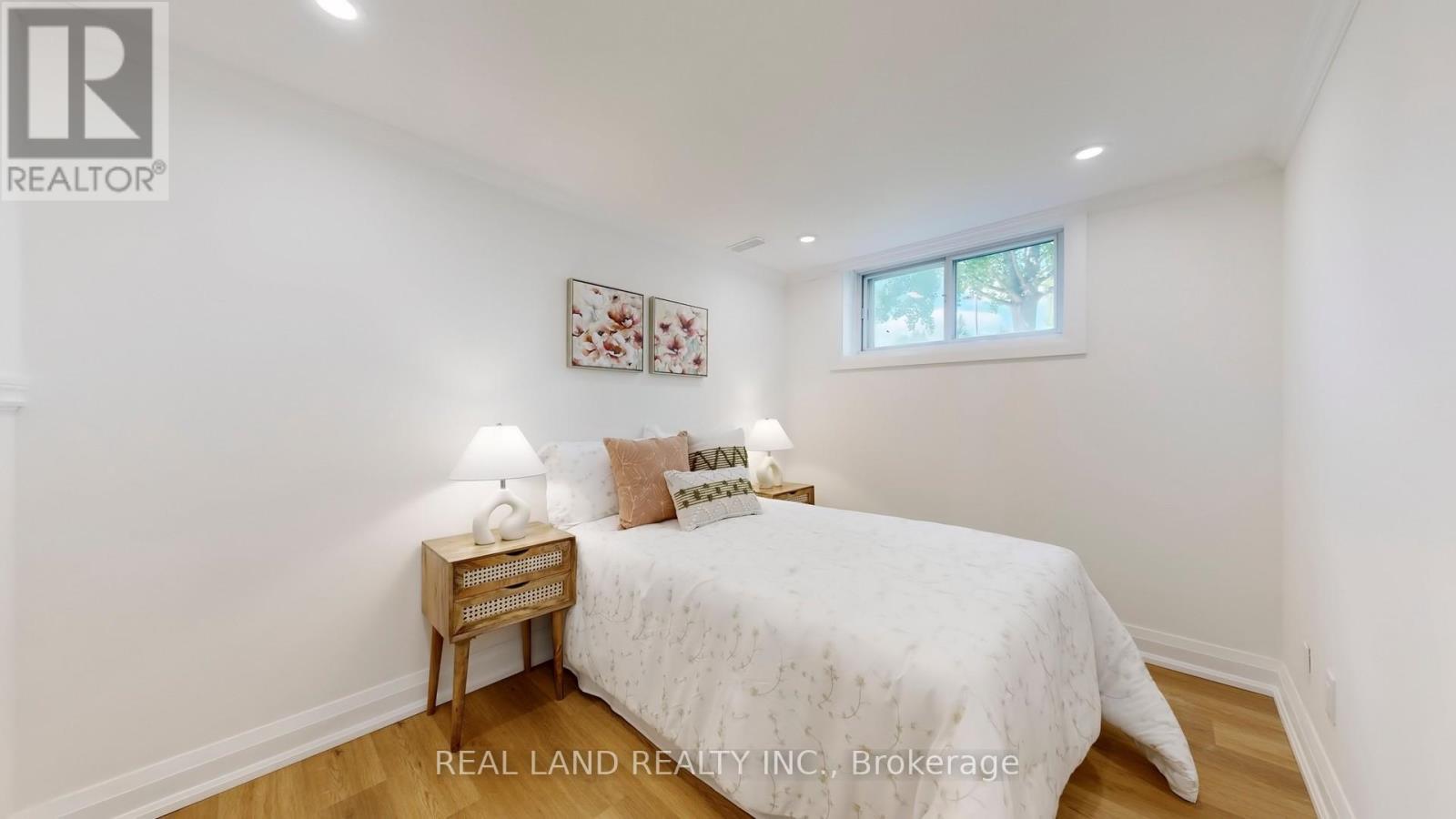 38 Cresthaven Drive, Toronto, ON - Indoor Photo Showing Bedroom