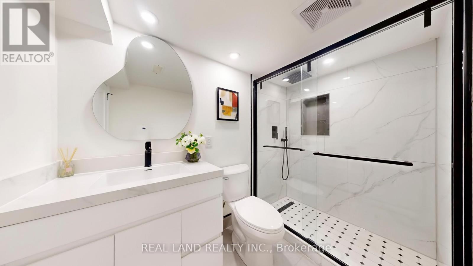 38 Cresthaven Drive, Toronto, ON - Indoor Photo Showing Bathroom