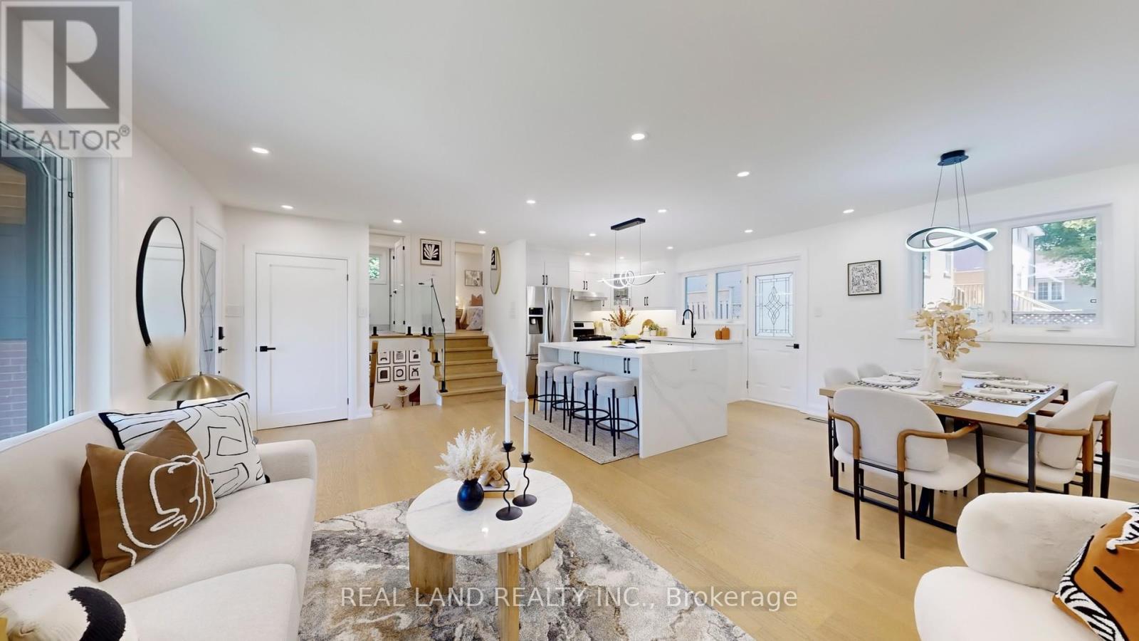38 Cresthaven Drive, Toronto, ON - Indoor Photo Showing Living Room