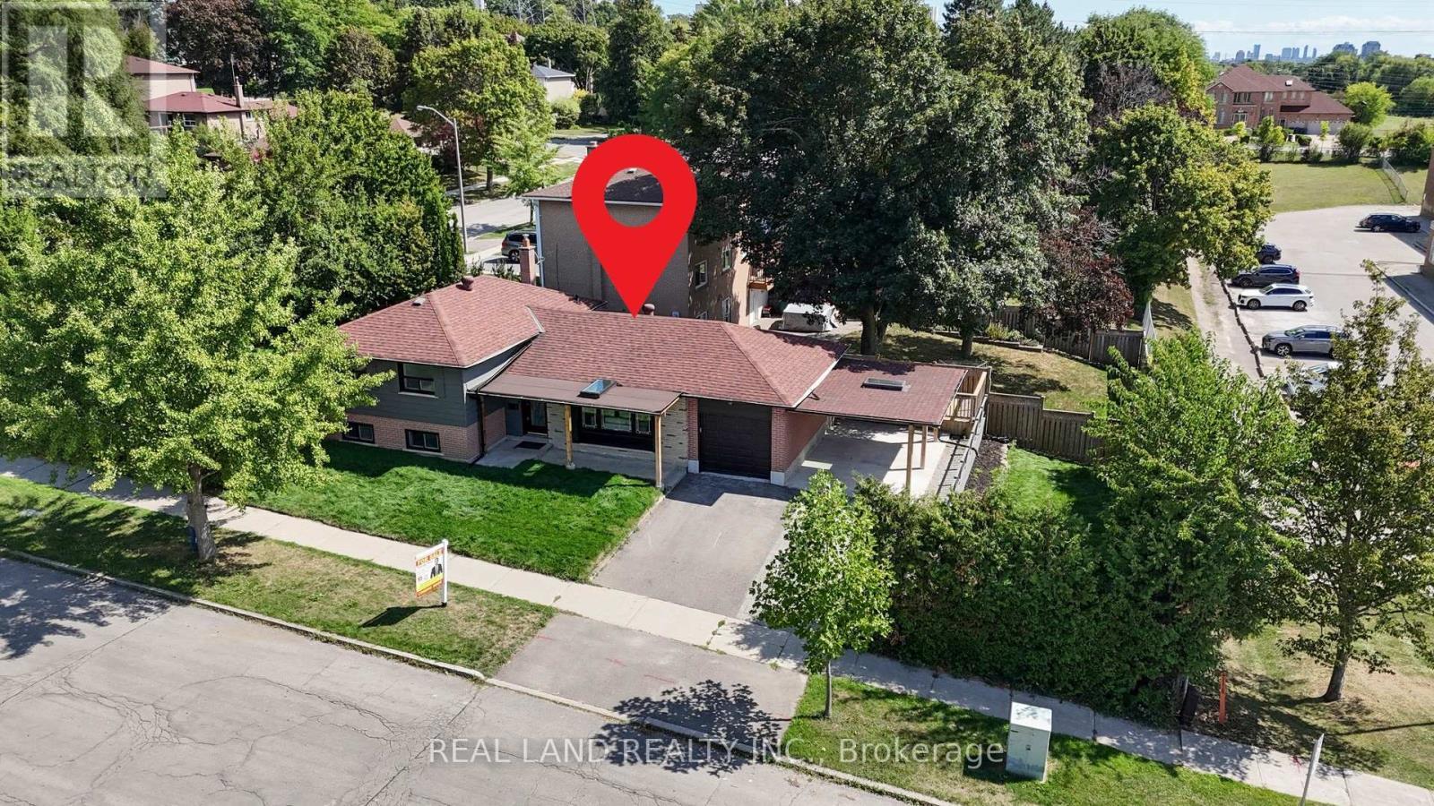 38 Cresthaven Drive, Toronto, ON - Outdoor