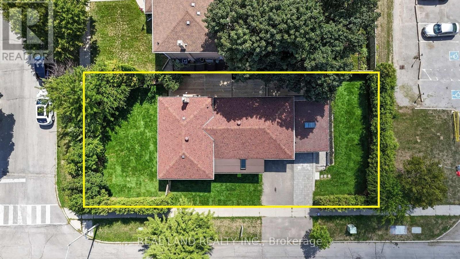 38 Cresthaven Drive, Toronto, ON - Outdoor