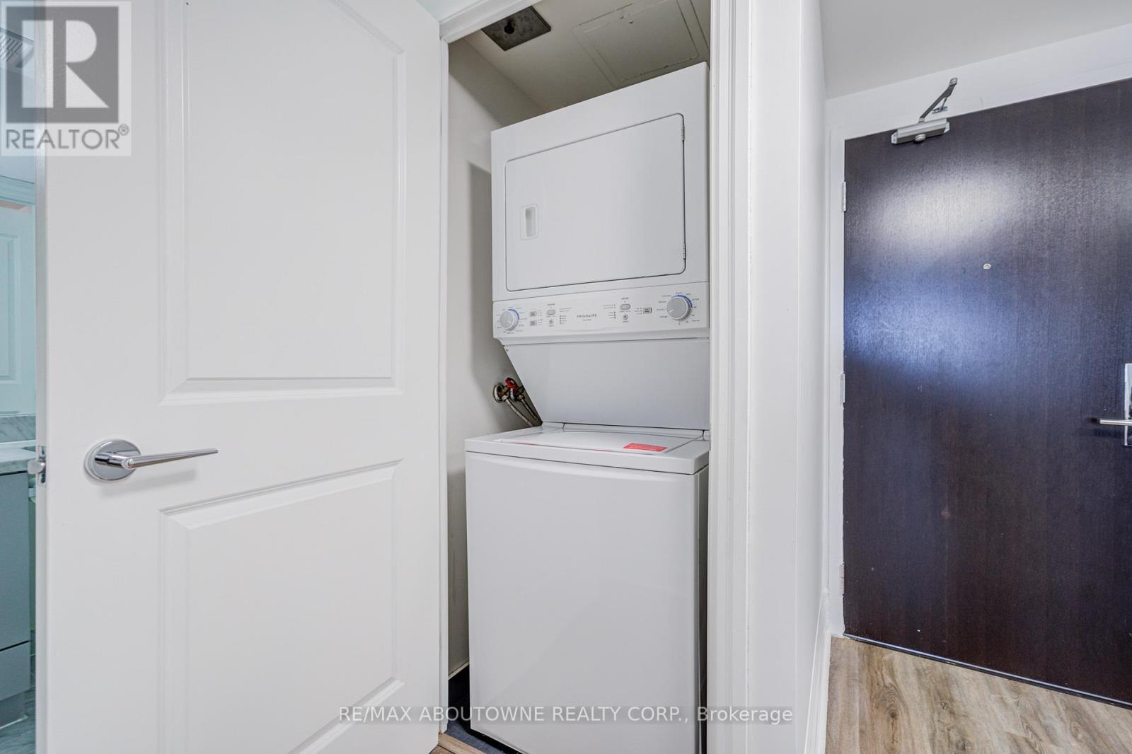 609 - 151 Upper Duke Crescent, Markham, ON - Indoor Photo Showing Laundry Room