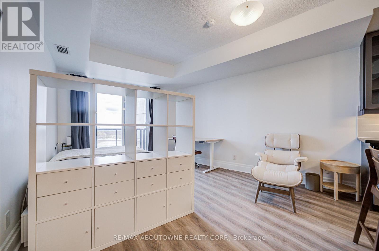 609 - 151 Upper Duke Crescent, Markham, ON - Indoor