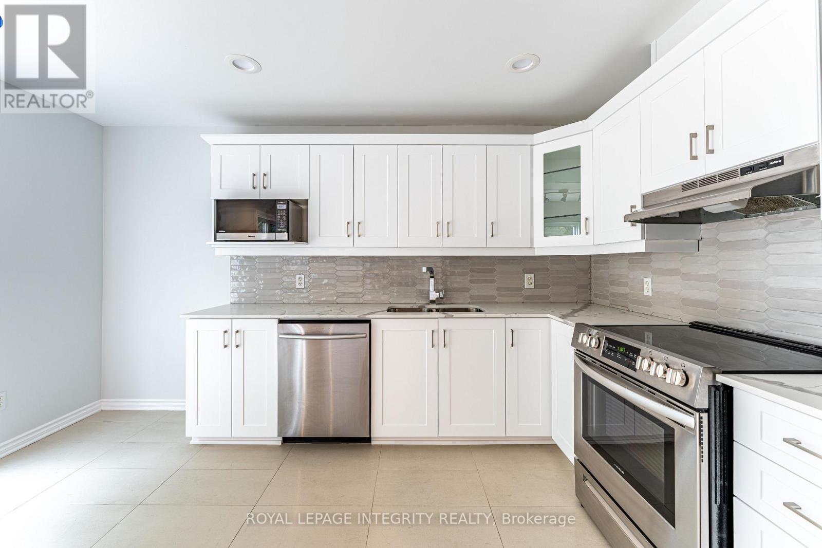 71 Appledale Drive, Ottawa, ON - Indoor Photo Showing Kitchen With Double Sink