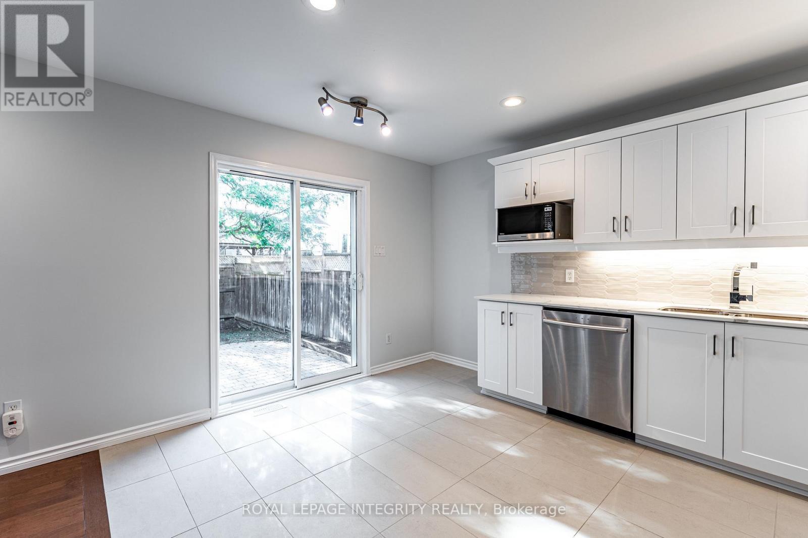 71 Appledale Drive, Ottawa, ON - Indoor Photo Showing Kitchen