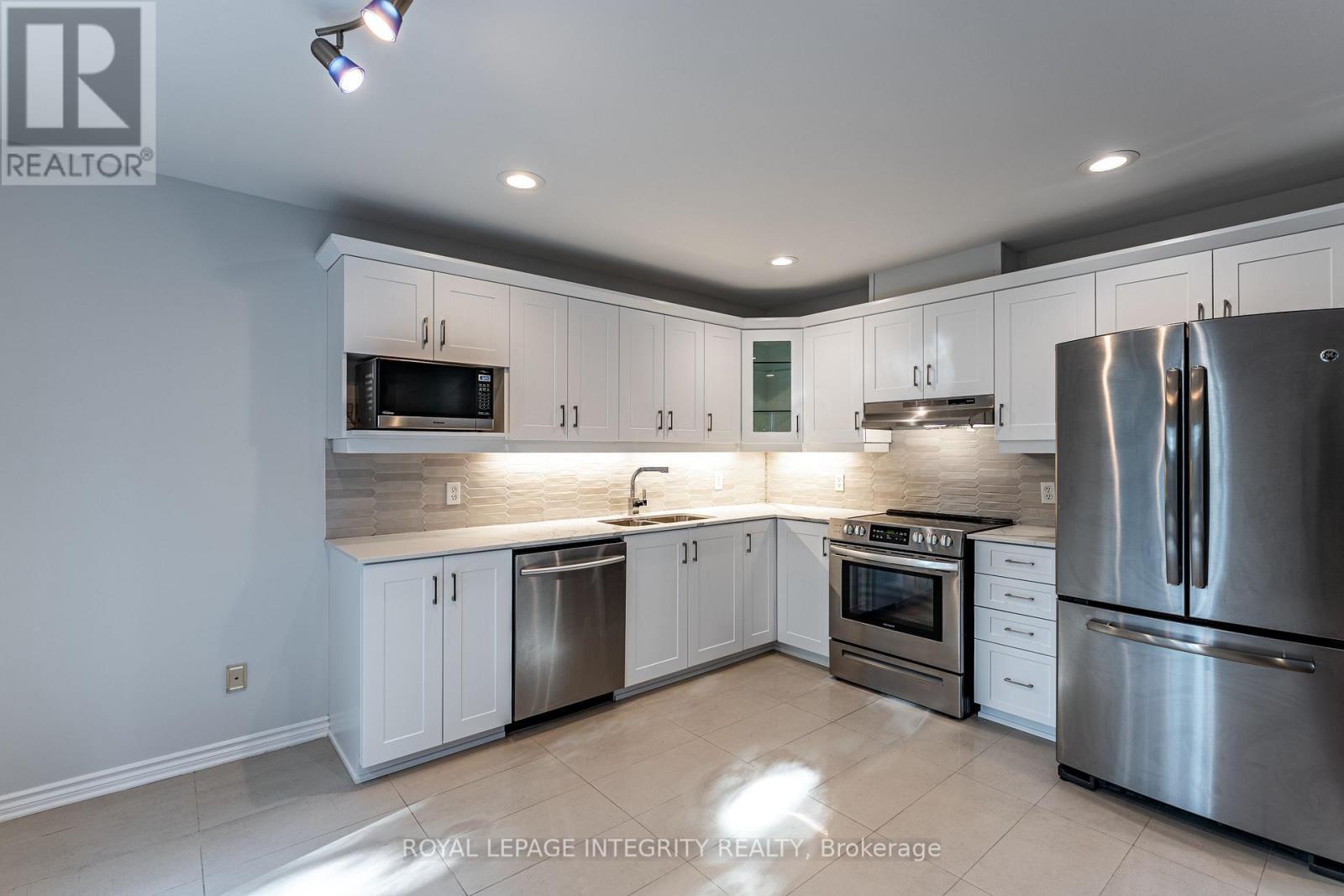 71 Appledale Drive, Ottawa, ON - Indoor Photo Showing Kitchen