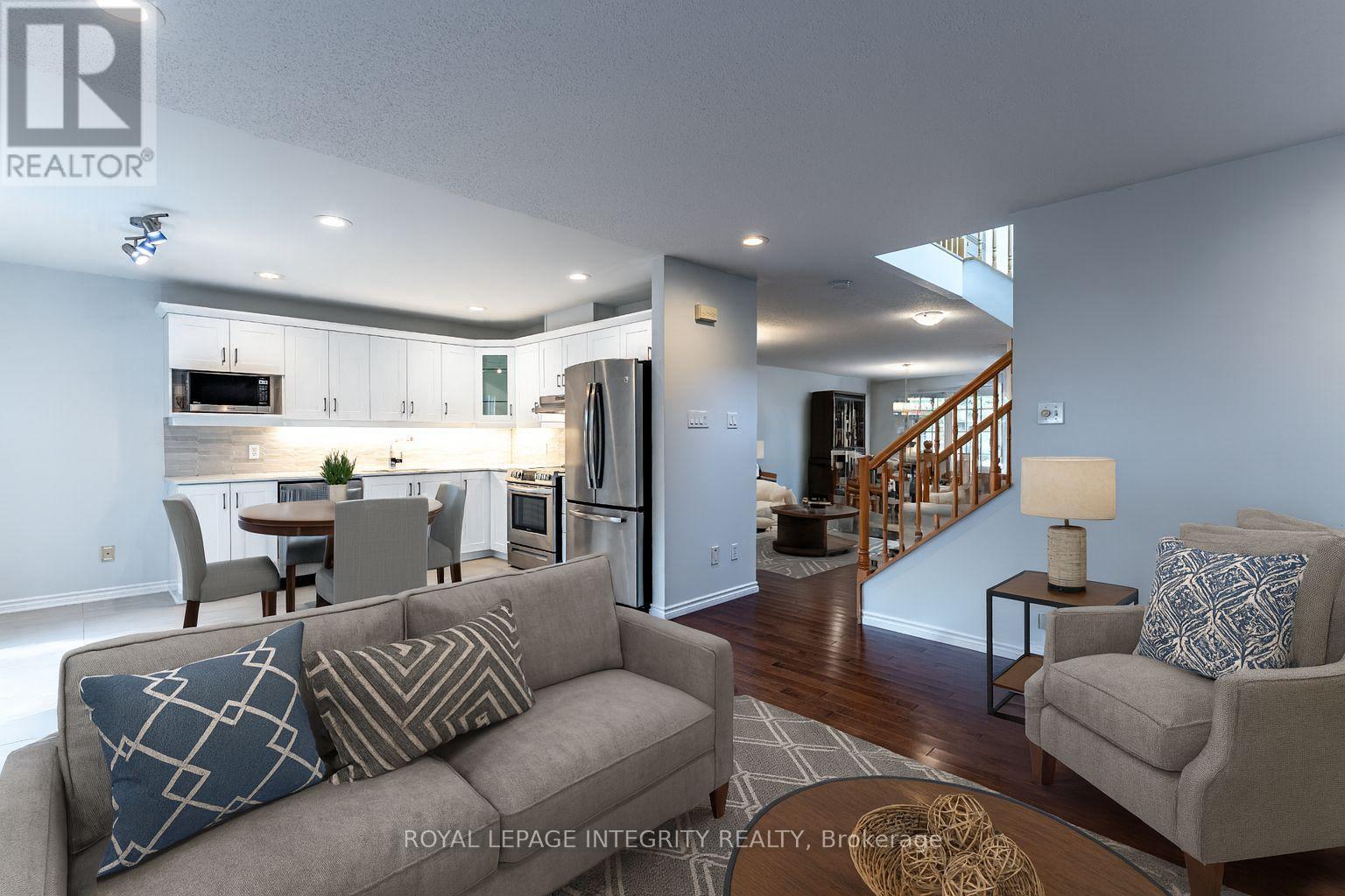 71 Appledale Drive, Ottawa, ON - Indoor Photo Showing Living Room