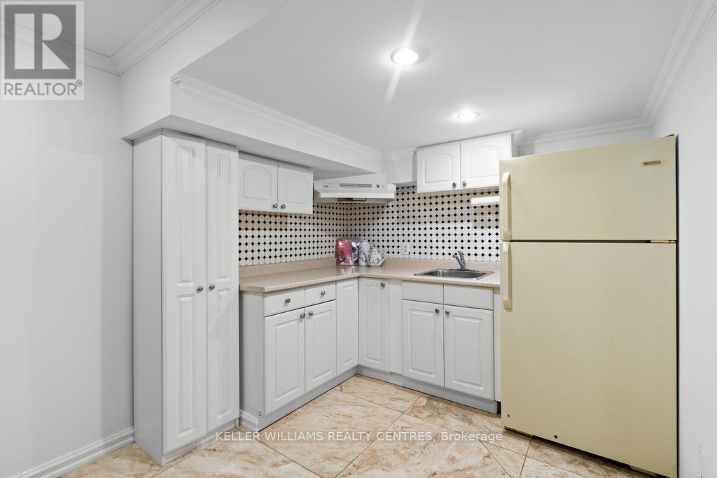 50 Skyview Crescent, Toronto, ON - Indoor Photo Showing Kitchen