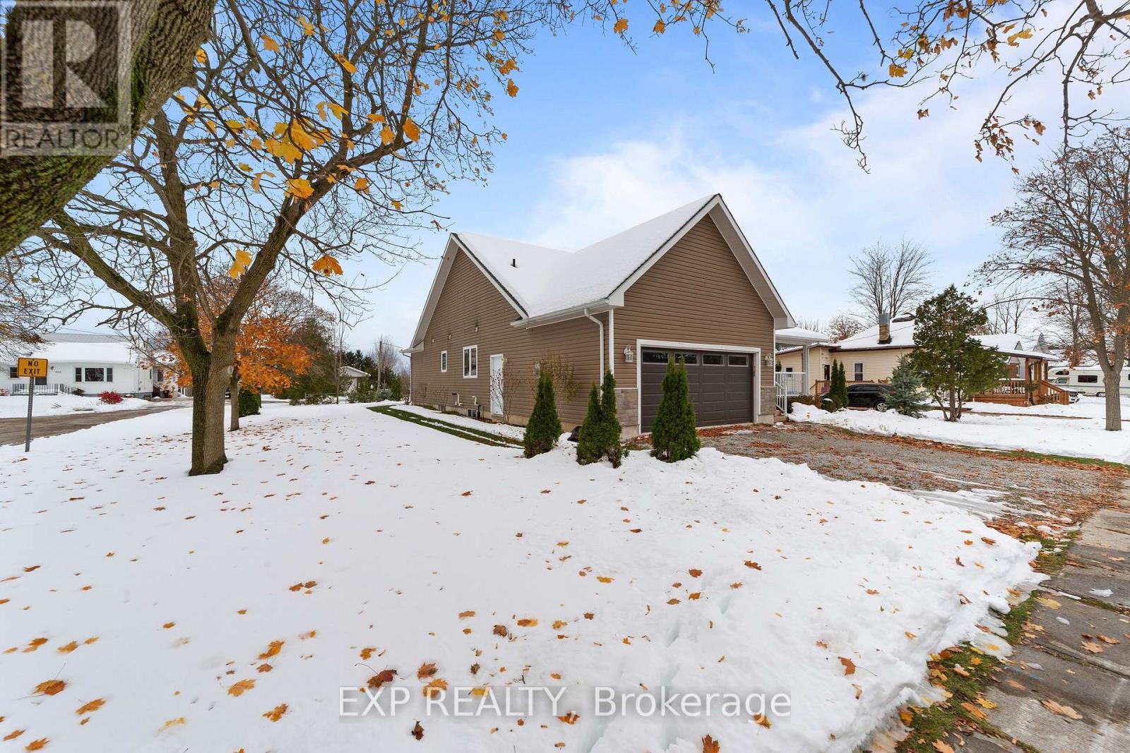 298 John Street, Warwick (Watford), ON - Outdoor