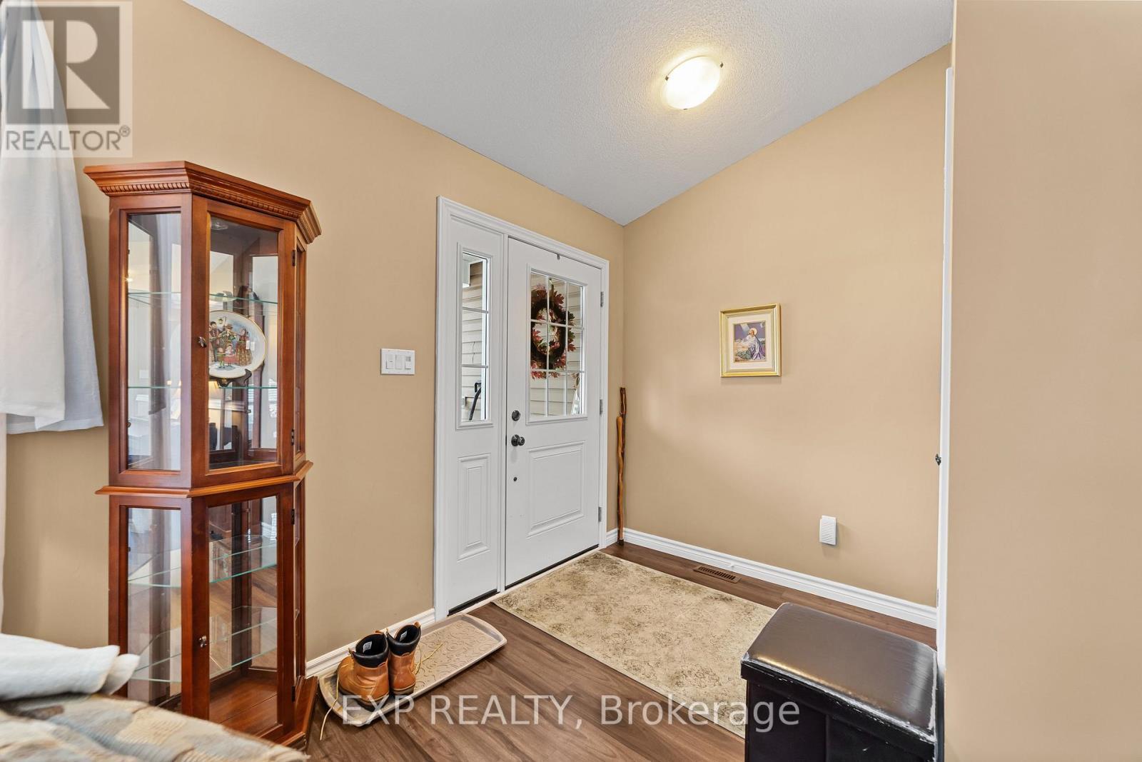 298 John Street, Warwick (Watford), ON - Indoor