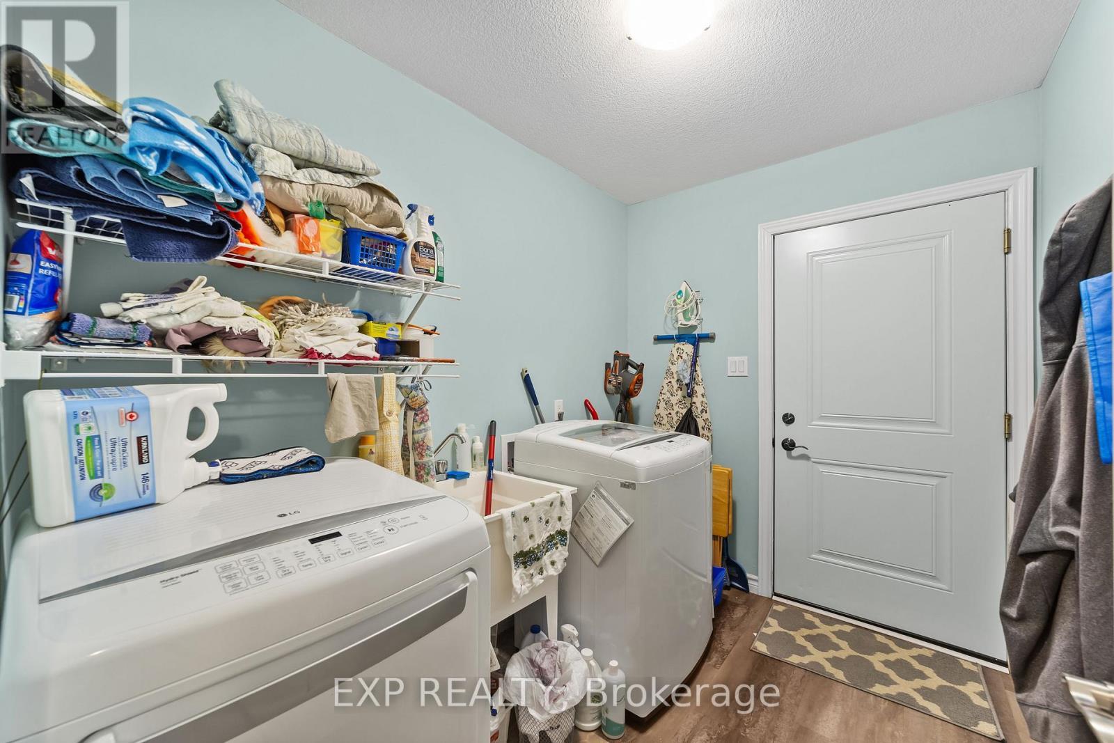 298 John Street, Warwick (Watford), ON - Indoor Photo Showing Other Room