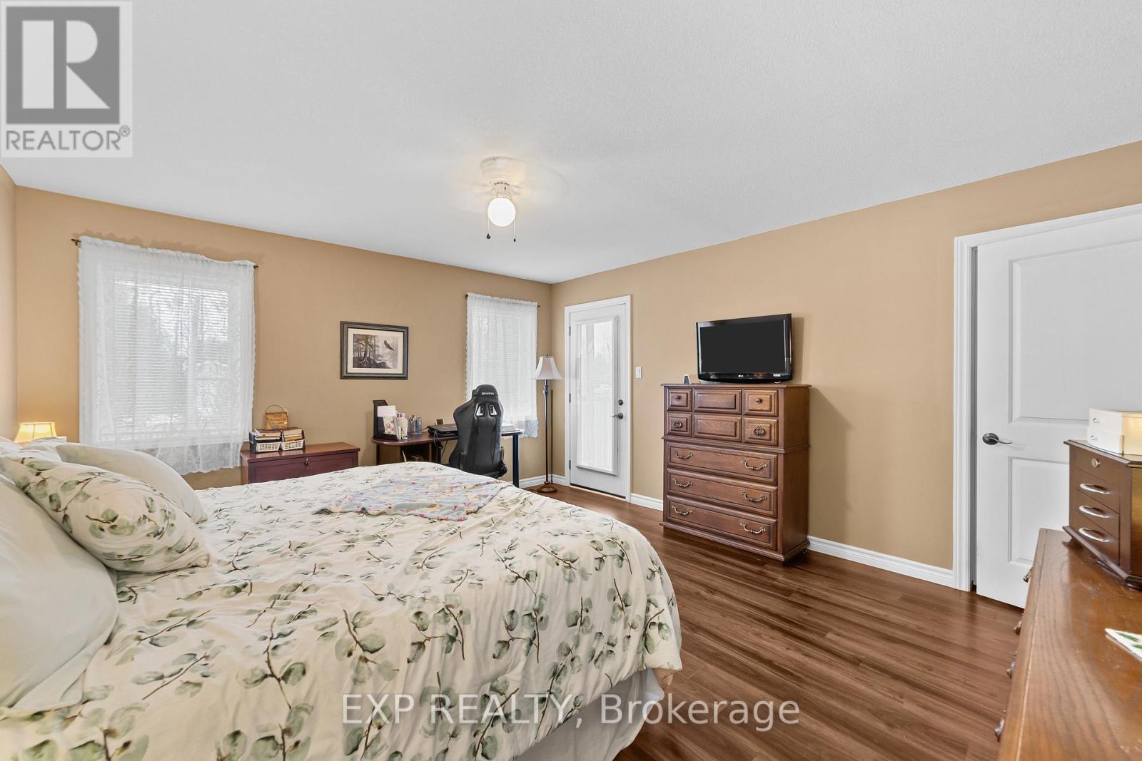 298 John Street, Warwick (Watford), ON - Indoor Photo Showing Bedroom