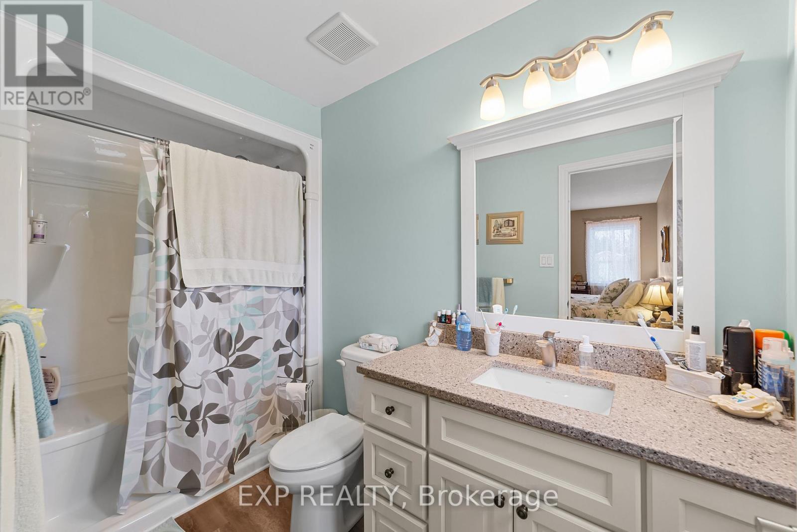 298 John Street, Warwick (Watford), ON - Indoor Photo Showing Bathroom