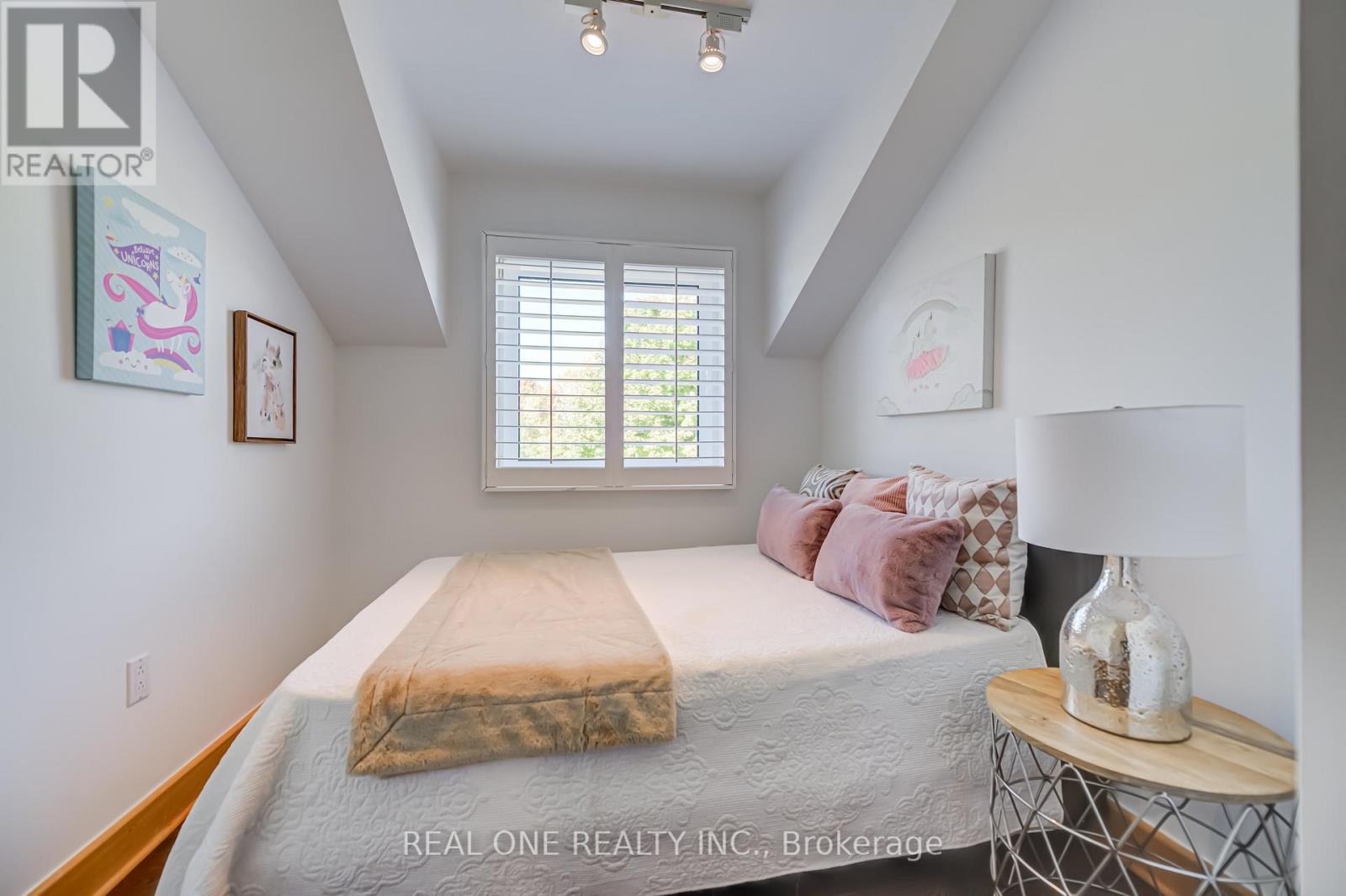 2477 Hornes Road, East Gwillimbury, ON - Indoor Photo Showing Bedroom