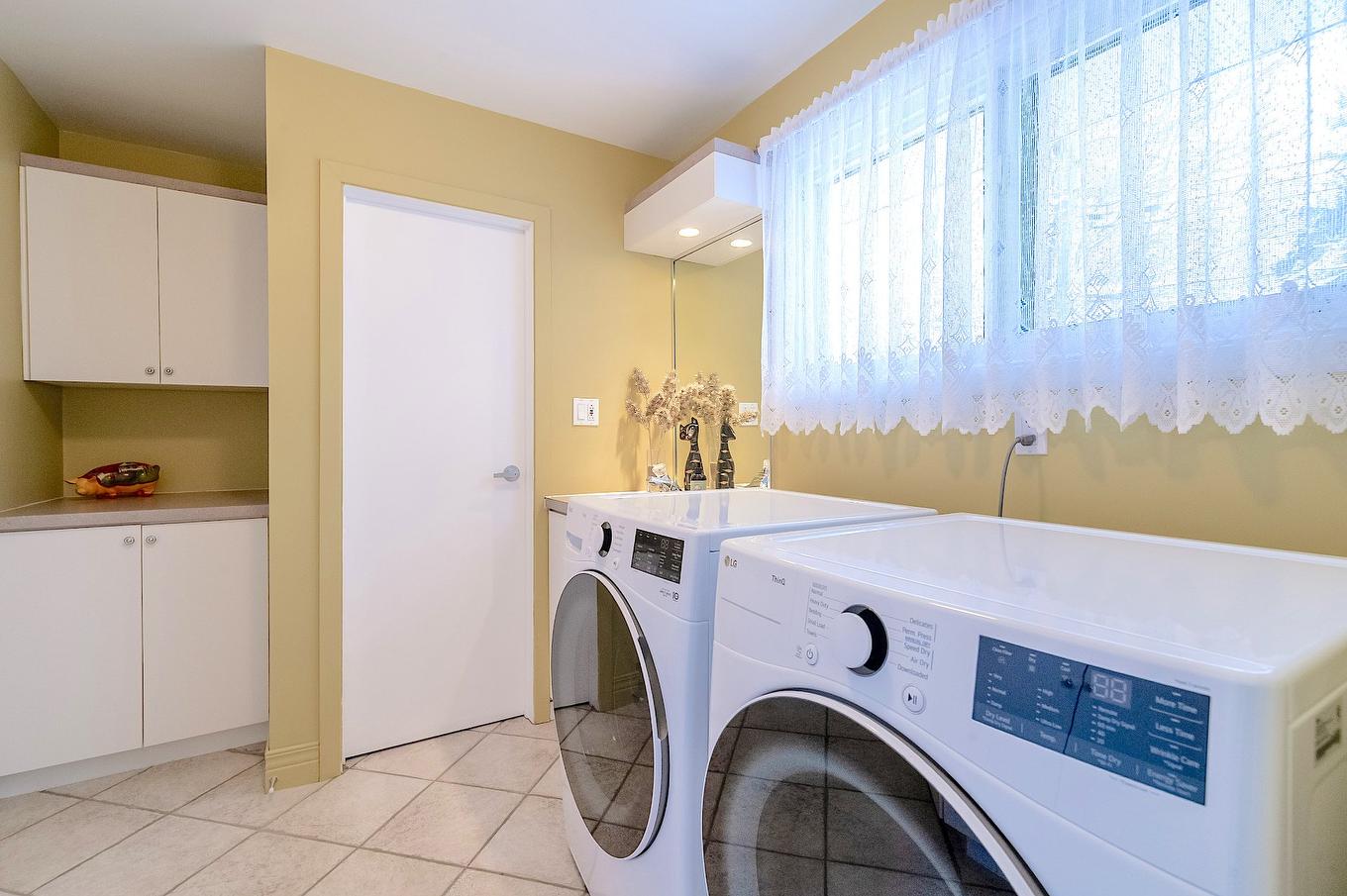 Laundry room - 3580 Rue Boulay, Brossard, QC - Indoor Photo Showing Laundry Room