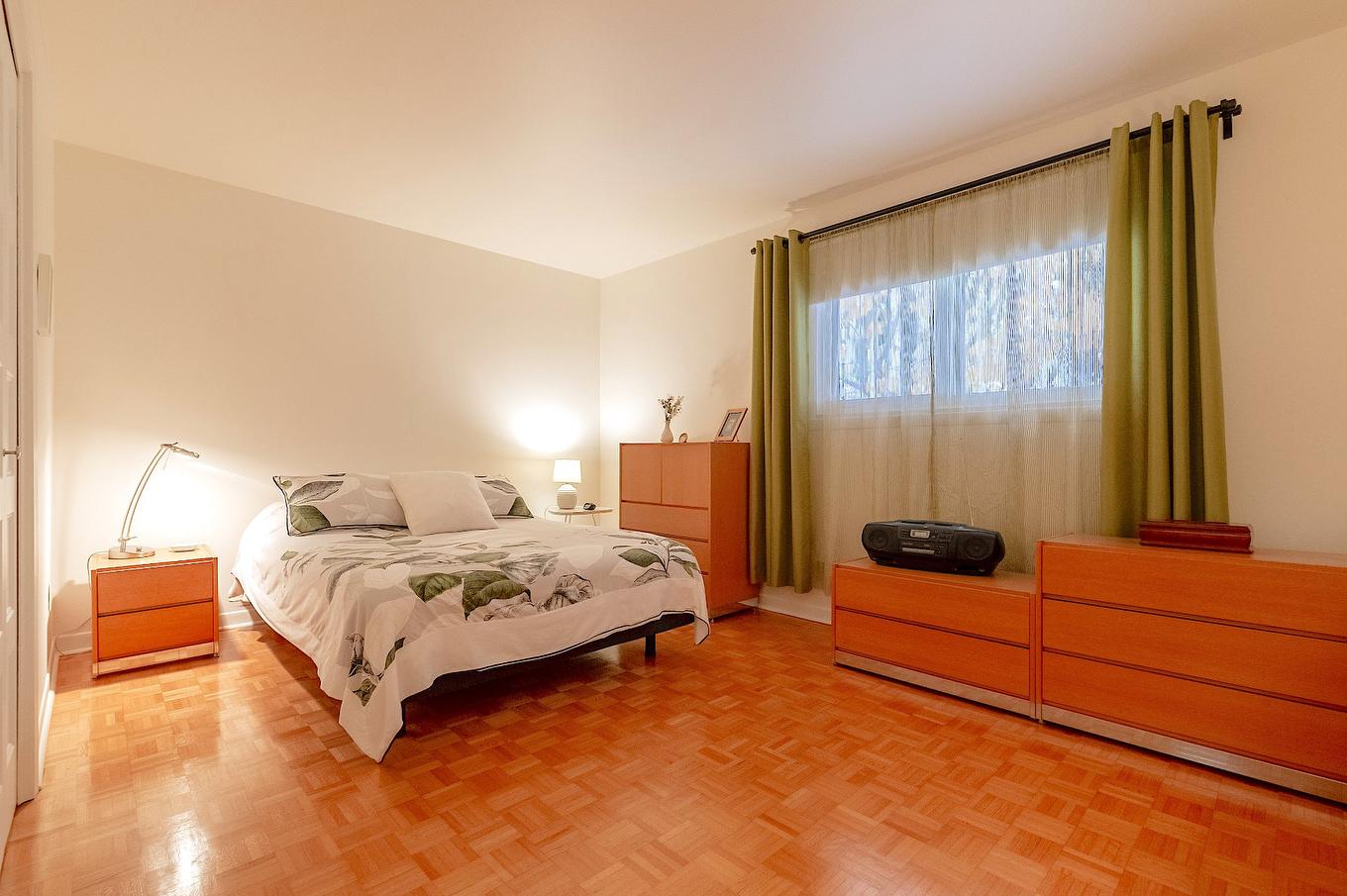 Primary bedroom - 3580 Rue Boulay, Brossard, QC - Indoor Photo Showing Bedroom
