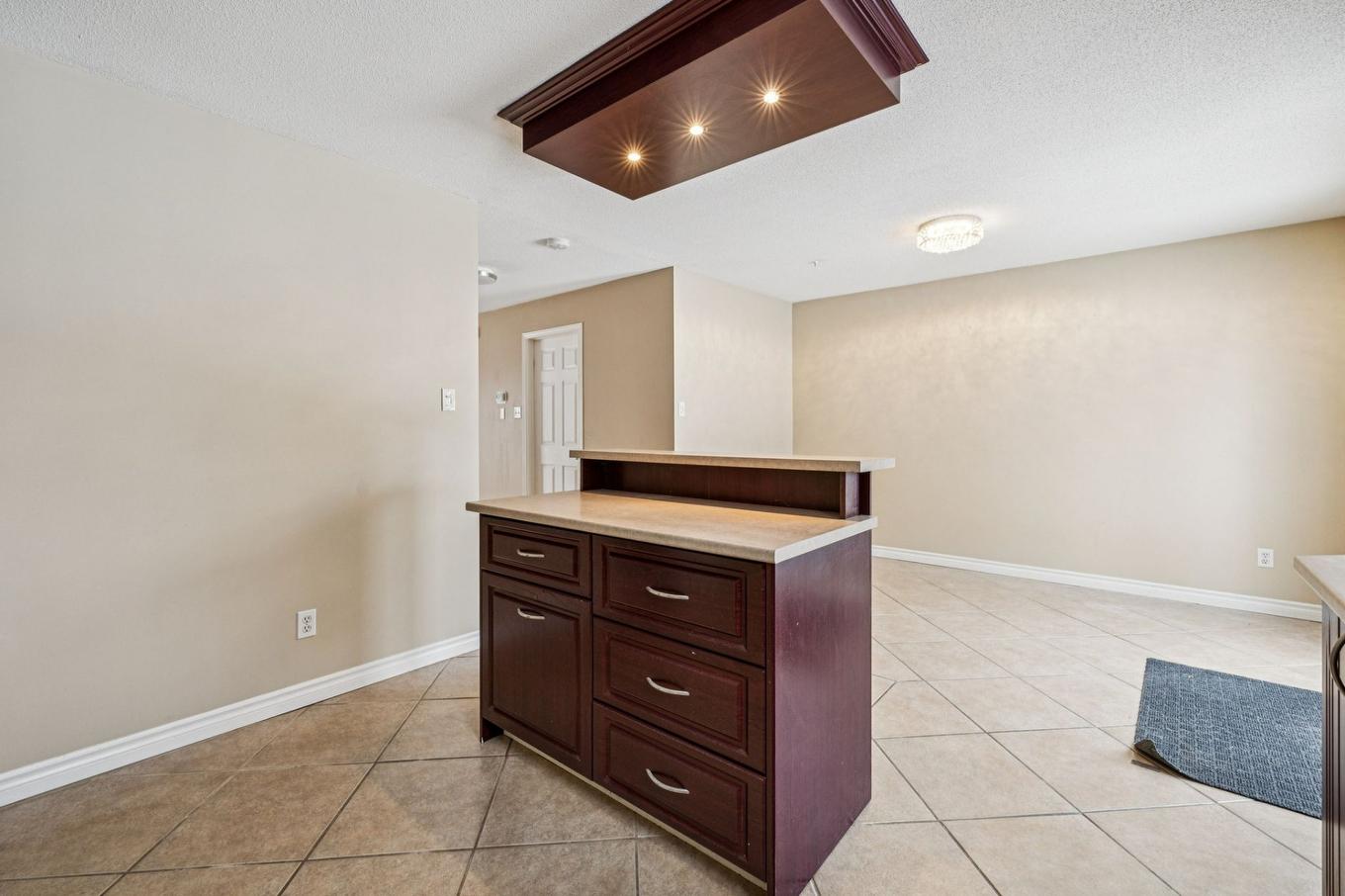 Kitchen - 64 Rue Mcelroy, Gatineau (Gatineau), QC - Indoor Photo Showing Other Room