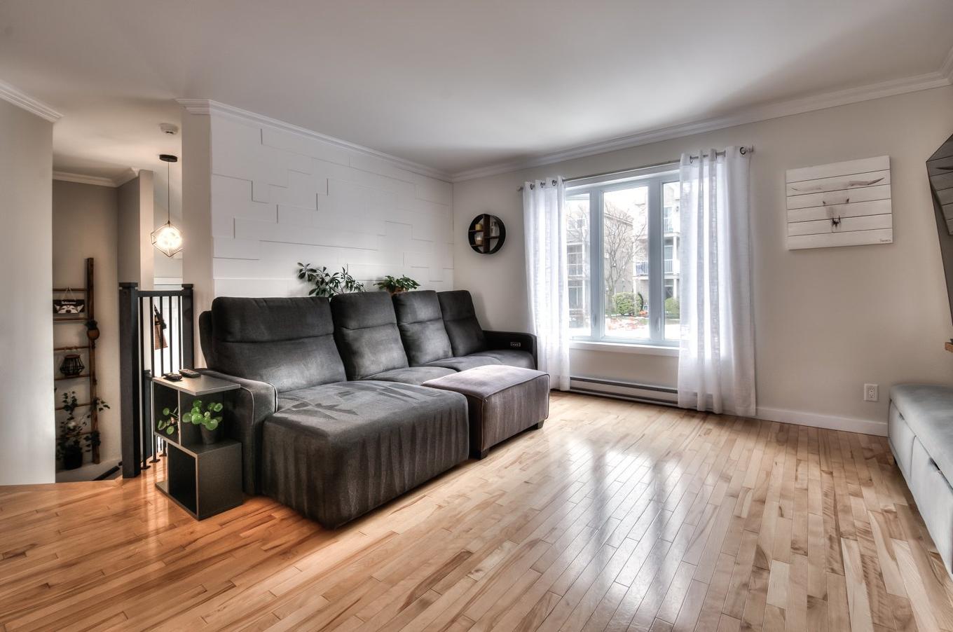 Living room - 109 Rue Joseph-Charles-Coallier, Saint-Jean-Sur-Richelieu, QC - Indoor Photo Showing Living Room