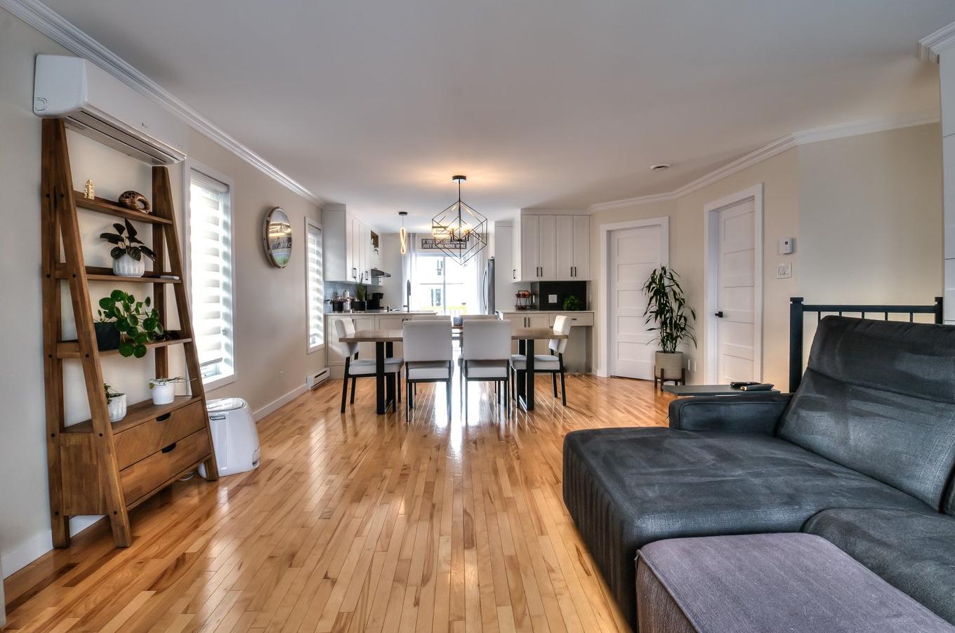 Living room - 109 Rue Joseph-Charles-Coallier, Saint-Jean-Sur-Richelieu, QC - Indoor Photo Showing Living Room