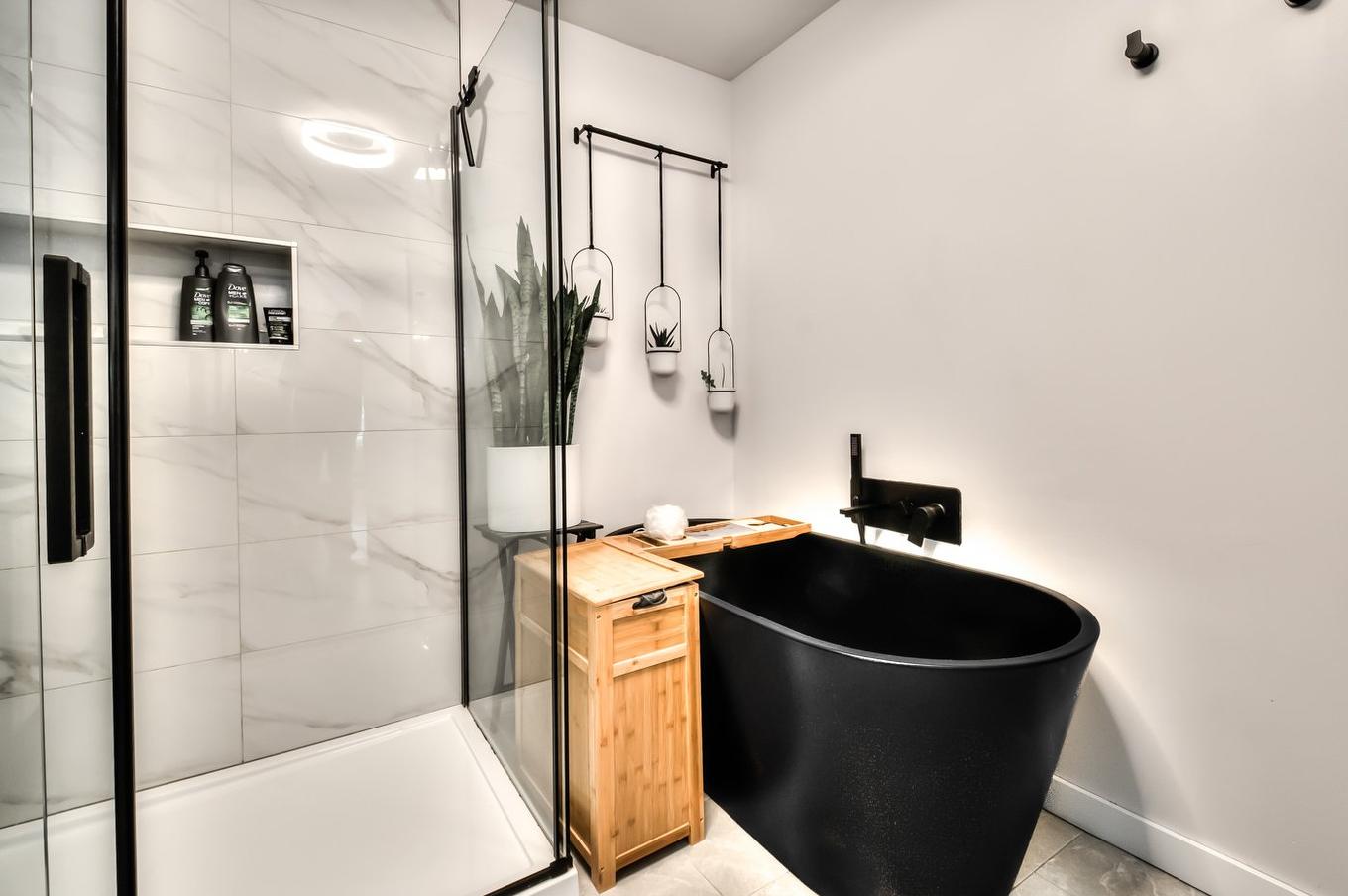 Bathroom - 109 Rue Joseph-Charles-Coallier, Saint-Jean-Sur-Richelieu, QC - Indoor Photo Showing Bathroom