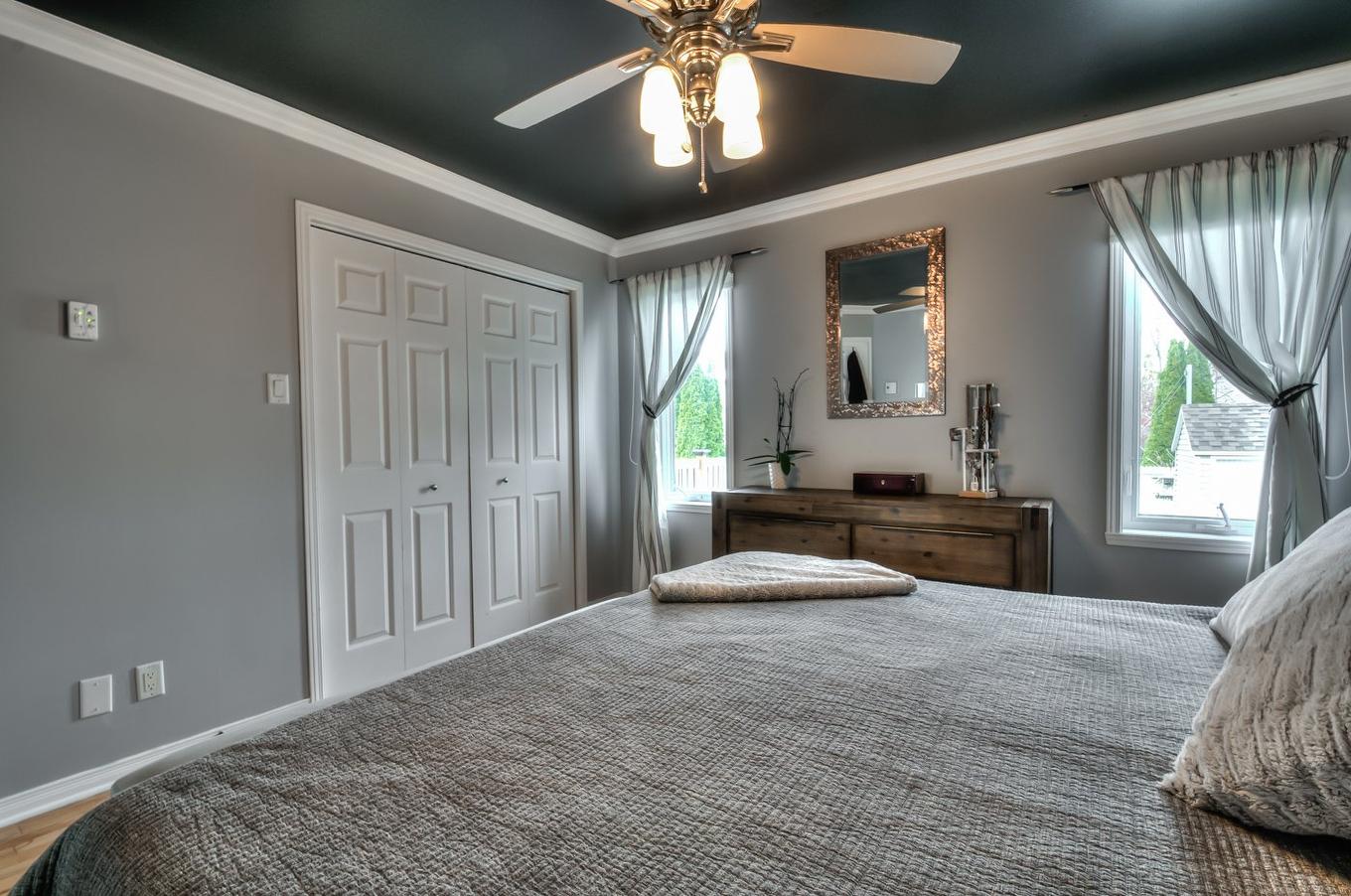 Primary bedroom - 109 Rue Joseph-Charles-Coallier, Saint-Jean-Sur-Richelieu, QC - Indoor Photo Showing Bedroom