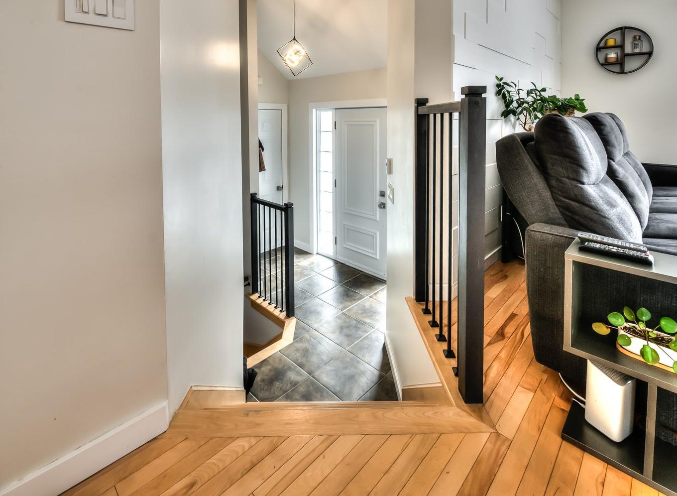 Hall - 109 Rue Joseph-Charles-Coallier, Saint-Jean-Sur-Richelieu, QC - Indoor Photo Showing Other Room