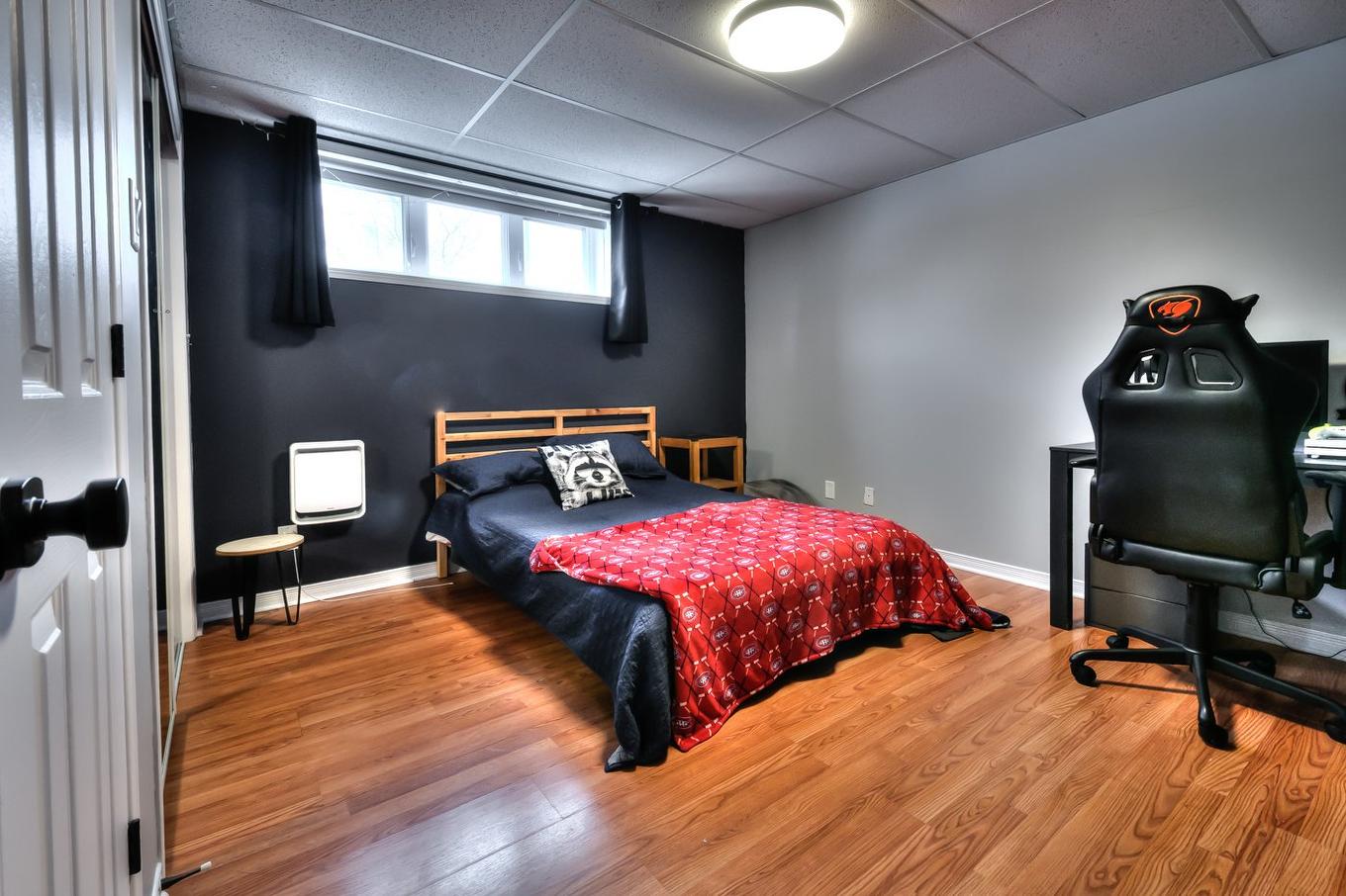 Bedroom - 109 Rue Joseph-Charles-Coallier, Saint-Jean-Sur-Richelieu, QC - Indoor Photo Showing Bedroom