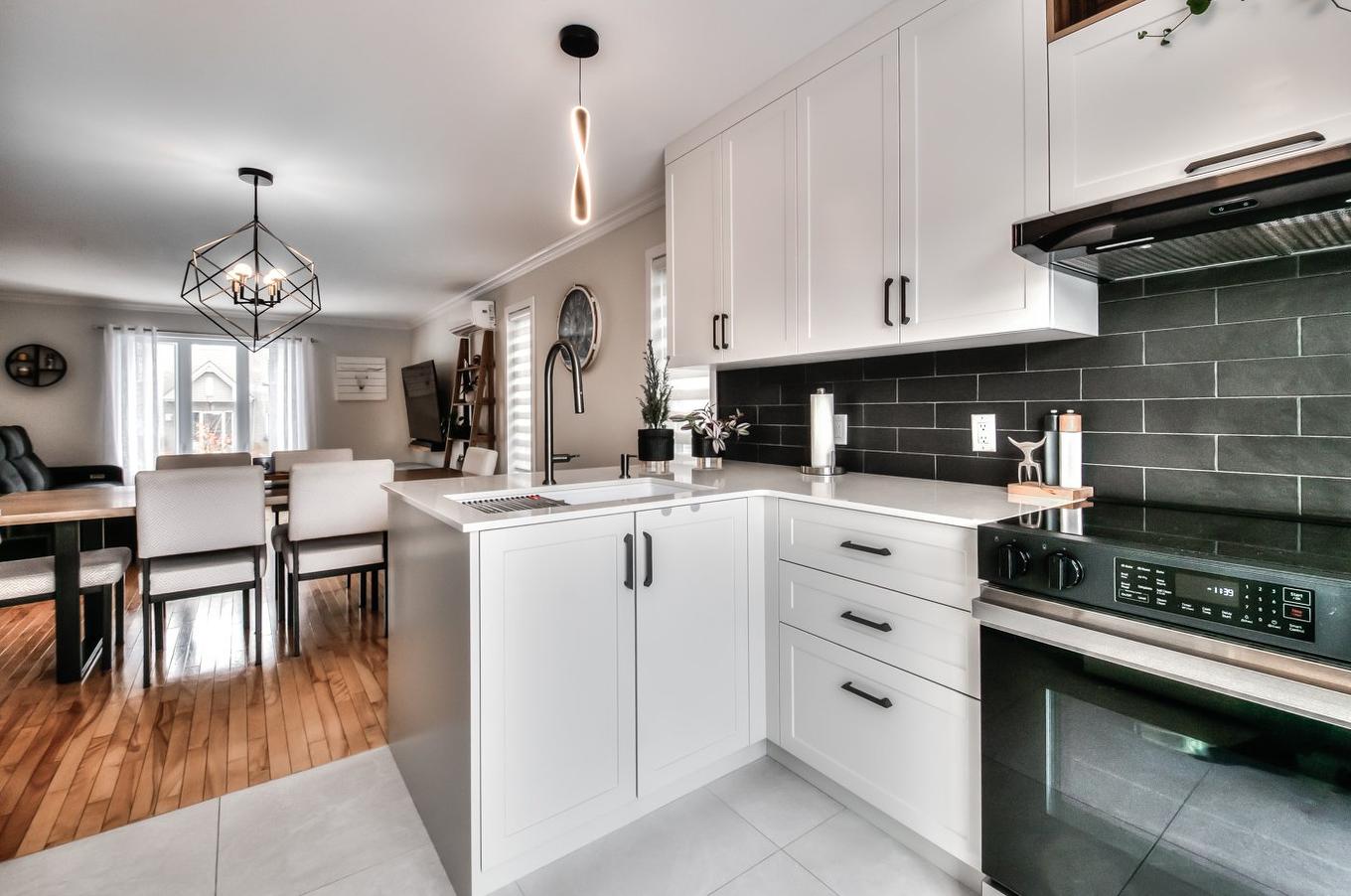 Kitchen - 109 Rue Joseph-Charles-Coallier, Saint-Jean-Sur-Richelieu, QC - Indoor Photo Showing Kitchen