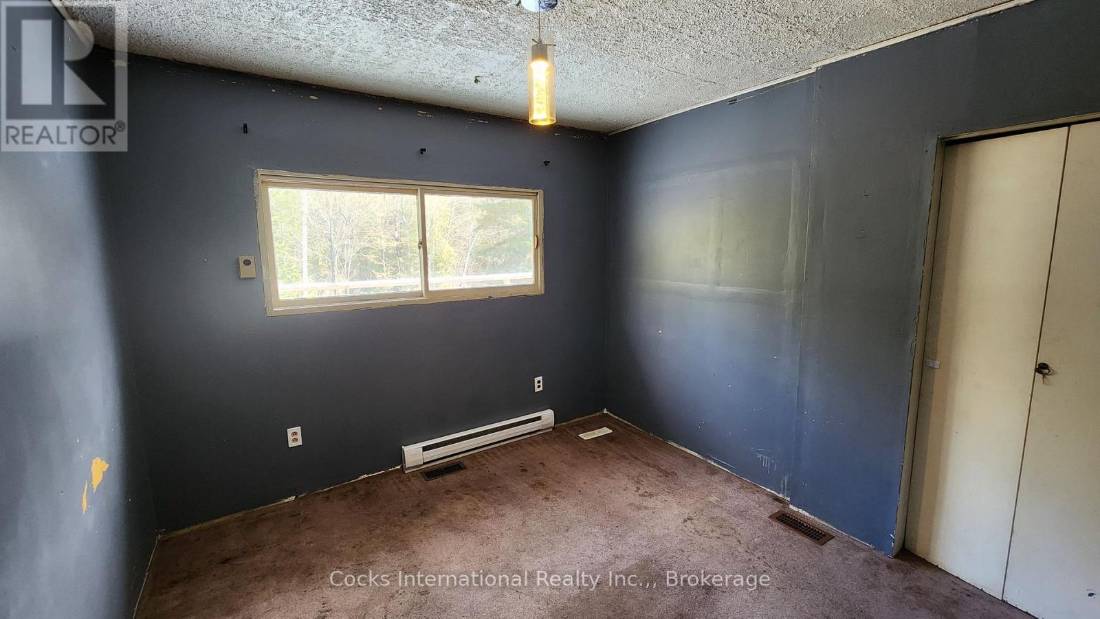 44 Expressway Road, Perry, ON - Indoor Photo Showing Other Room