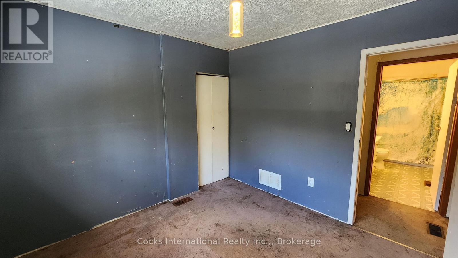 44 Expressway Road, Perry, ON - Indoor Photo Showing Other Room